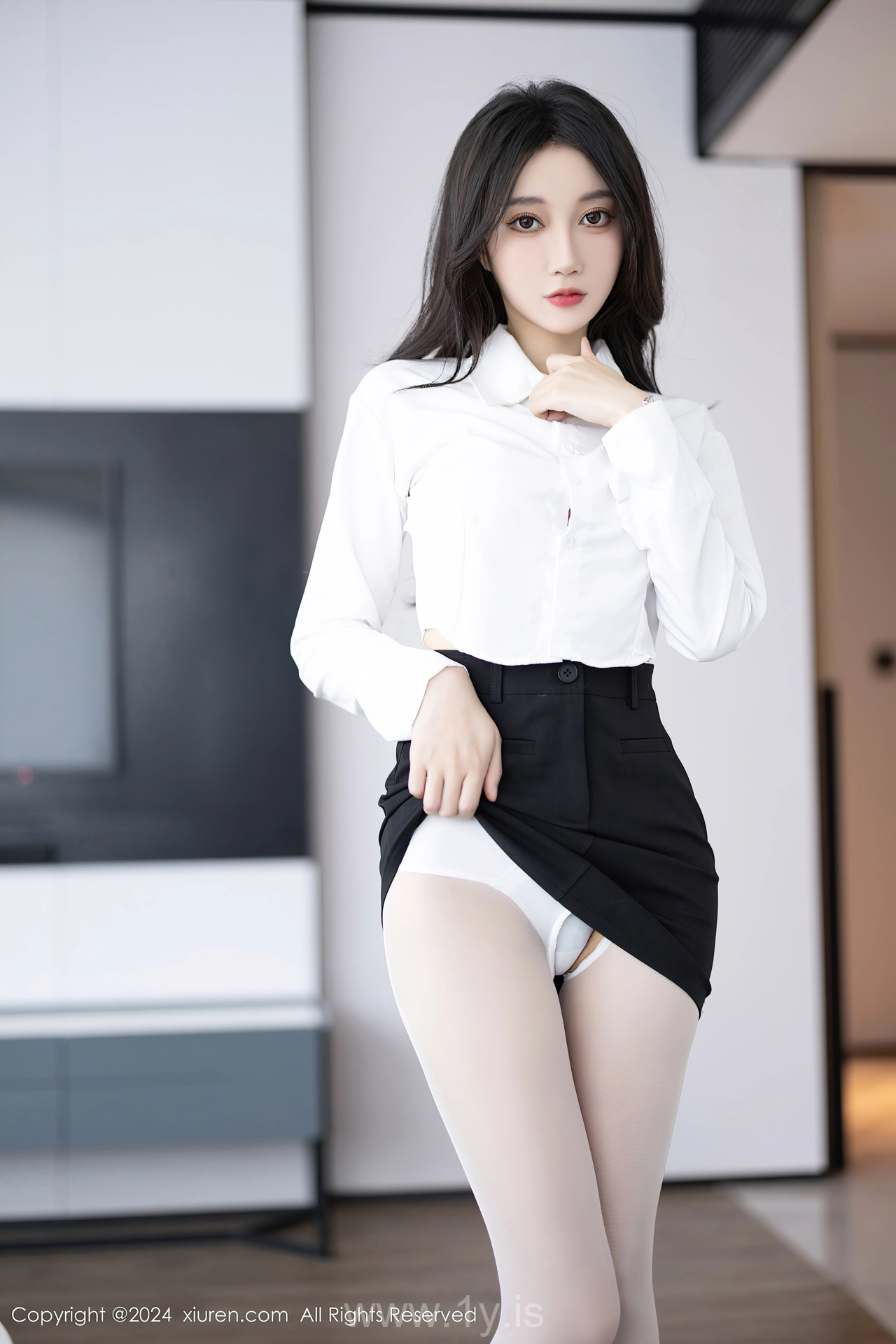 XIUREN(秀人网) No.8247 Slender Chinese Queen 玥儿玥