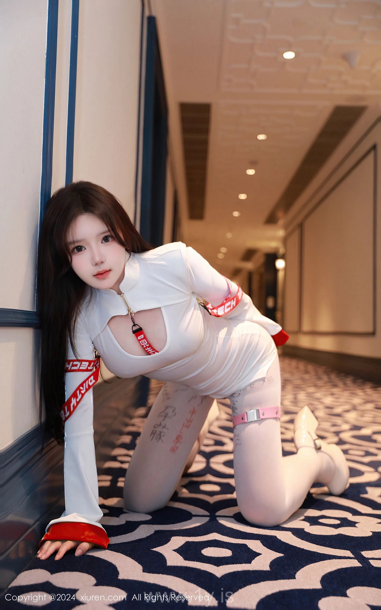XIUREN(秀人网) No.8258 Charming & Enigmatic Asian Homebody Girl 小薯条nienie
