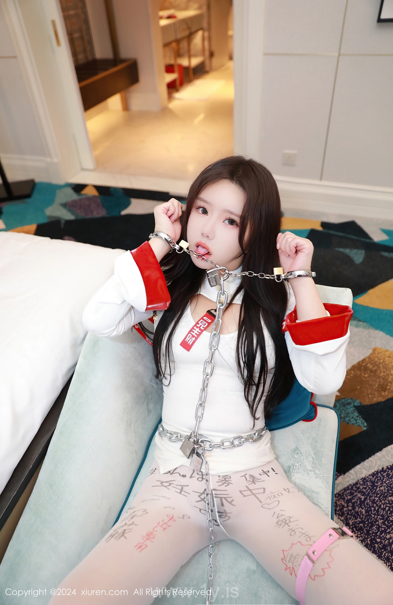 XIUREN(秀人网) No.8258 Charming & Enigmatic Asian Homebody Girl 小薯条nienie