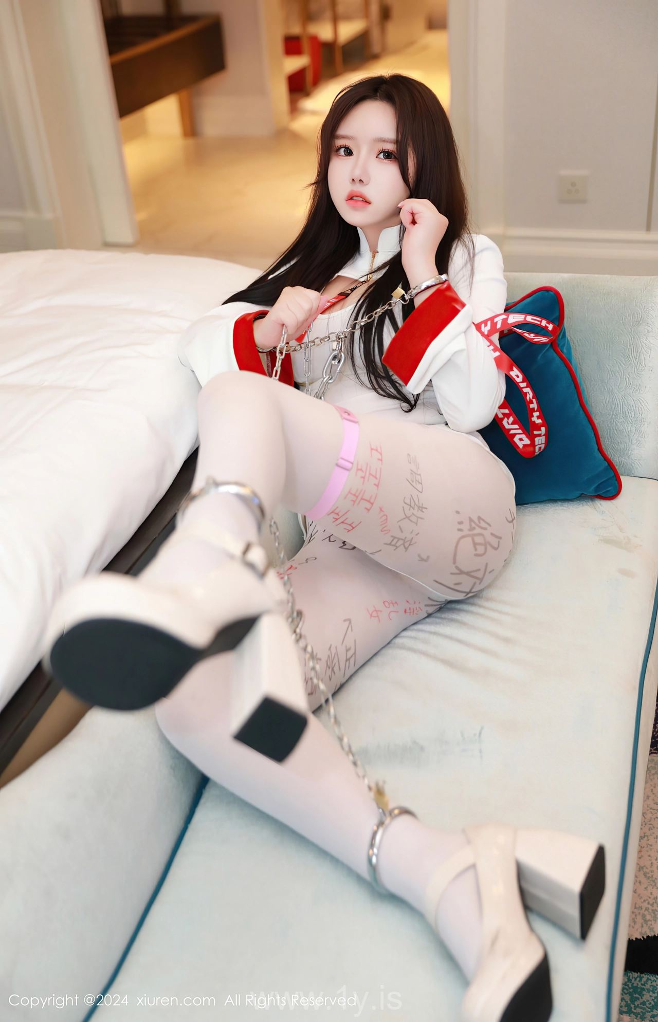 XIUREN(秀人网) No.8258 Charming & Enigmatic Asian Homebody Girl 小薯条nienie