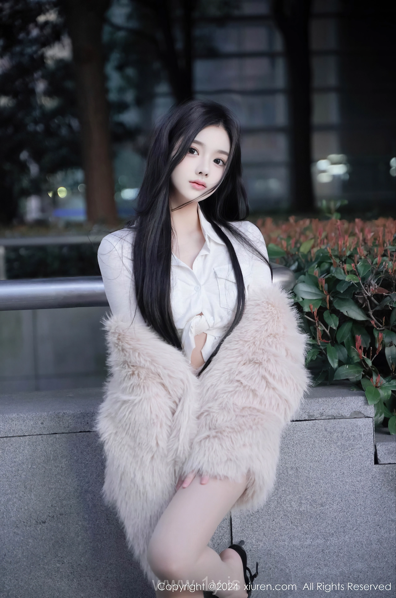 XIUREN(秀人网) No.8261 Knockout & Radiant Chinese Queen 龙雪儿