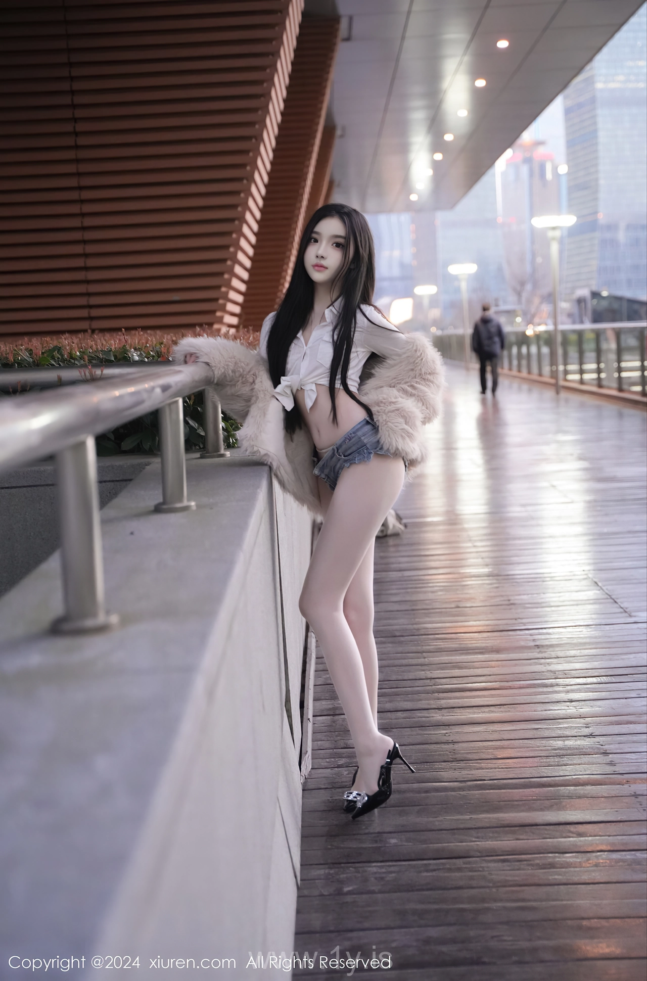 XIUREN(秀人网) No.8261 Knockout & Radiant Chinese Queen 龙雪儿