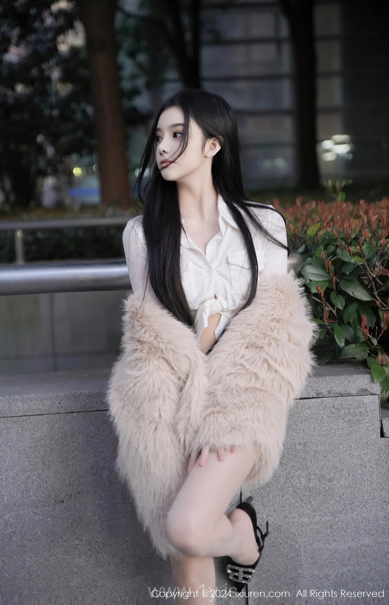 XIUREN(秀人网) No.8261 Knockout & Radiant Chinese Queen 龙雪儿