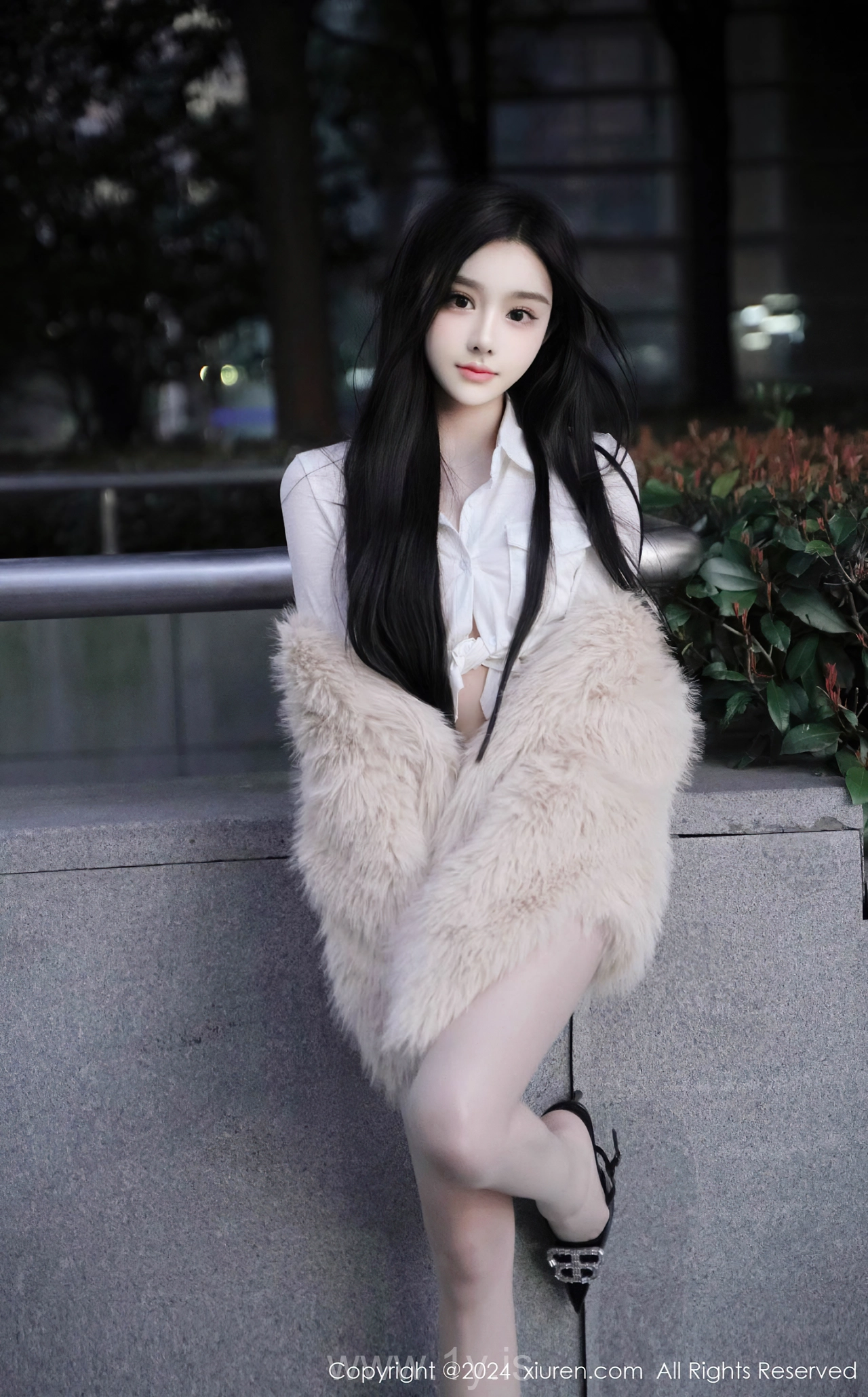 XIUREN(秀人网) No.8261 Knockout & Radiant Chinese Queen 龙雪儿