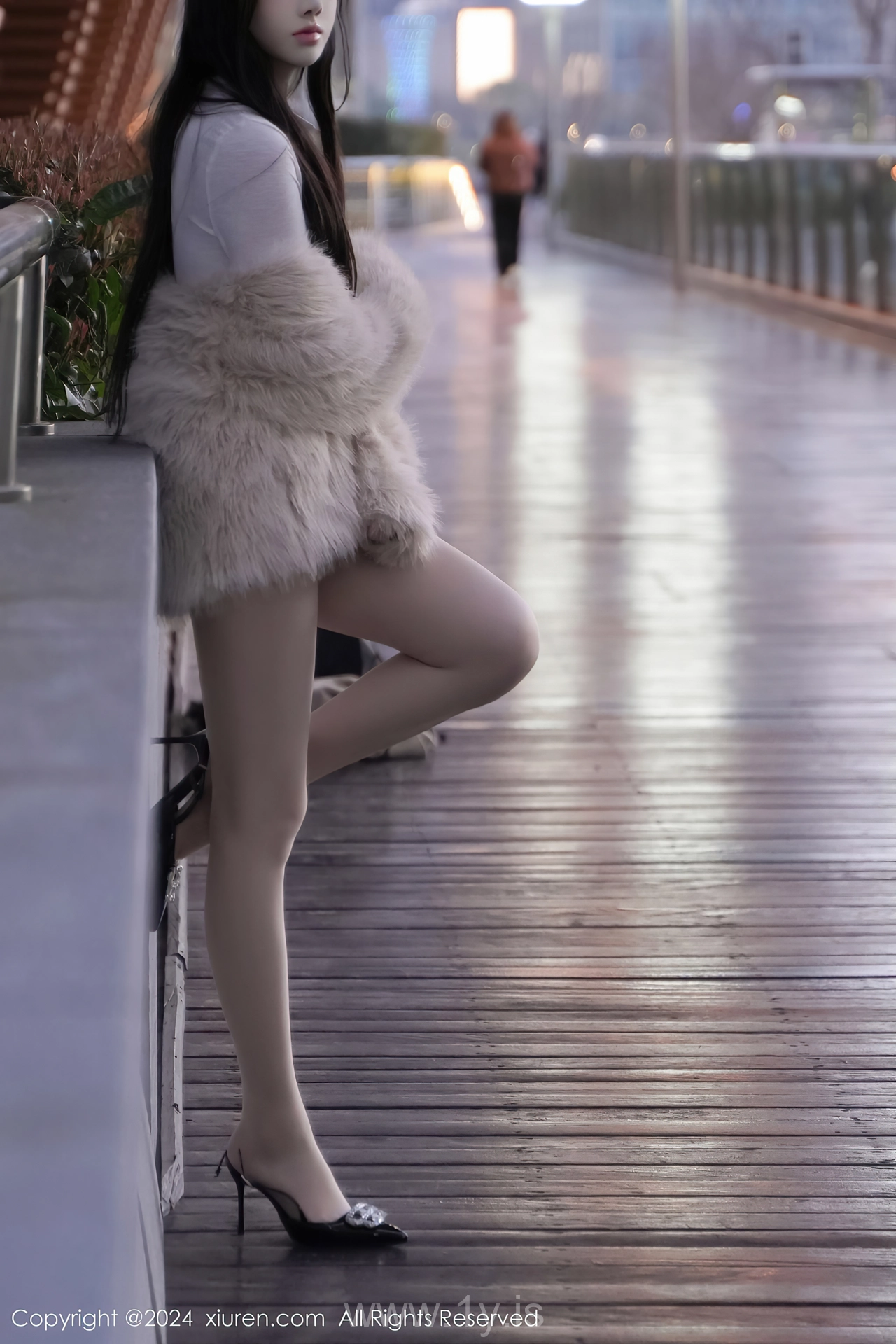 XIUREN(秀人网) No.8261 Knockout & Radiant Chinese Queen 龙雪儿