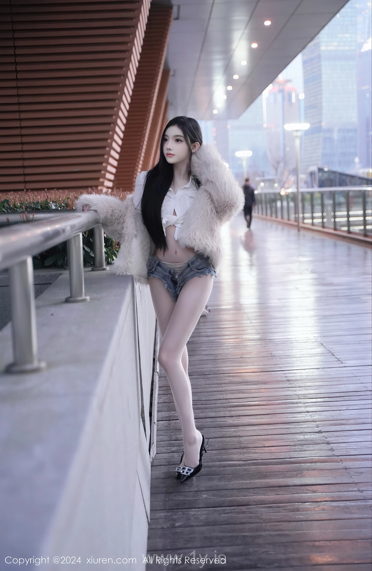 XIUREN(秀人网) No.8261 Knockout & Radiant Chinese Queen 龙雪儿