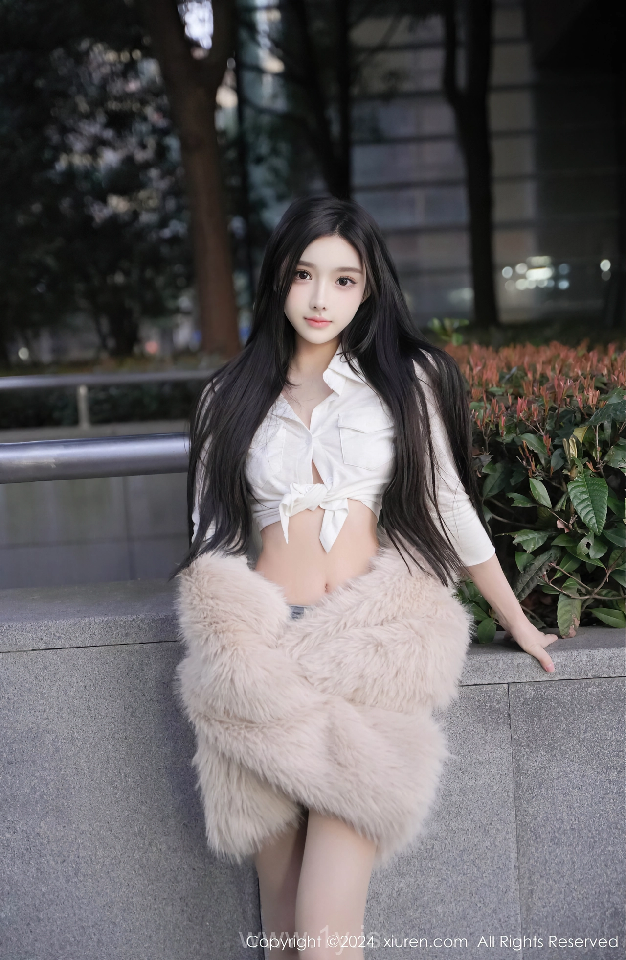 XIUREN(秀人网) No.8261 Knockout & Radiant Chinese Queen 龙雪儿