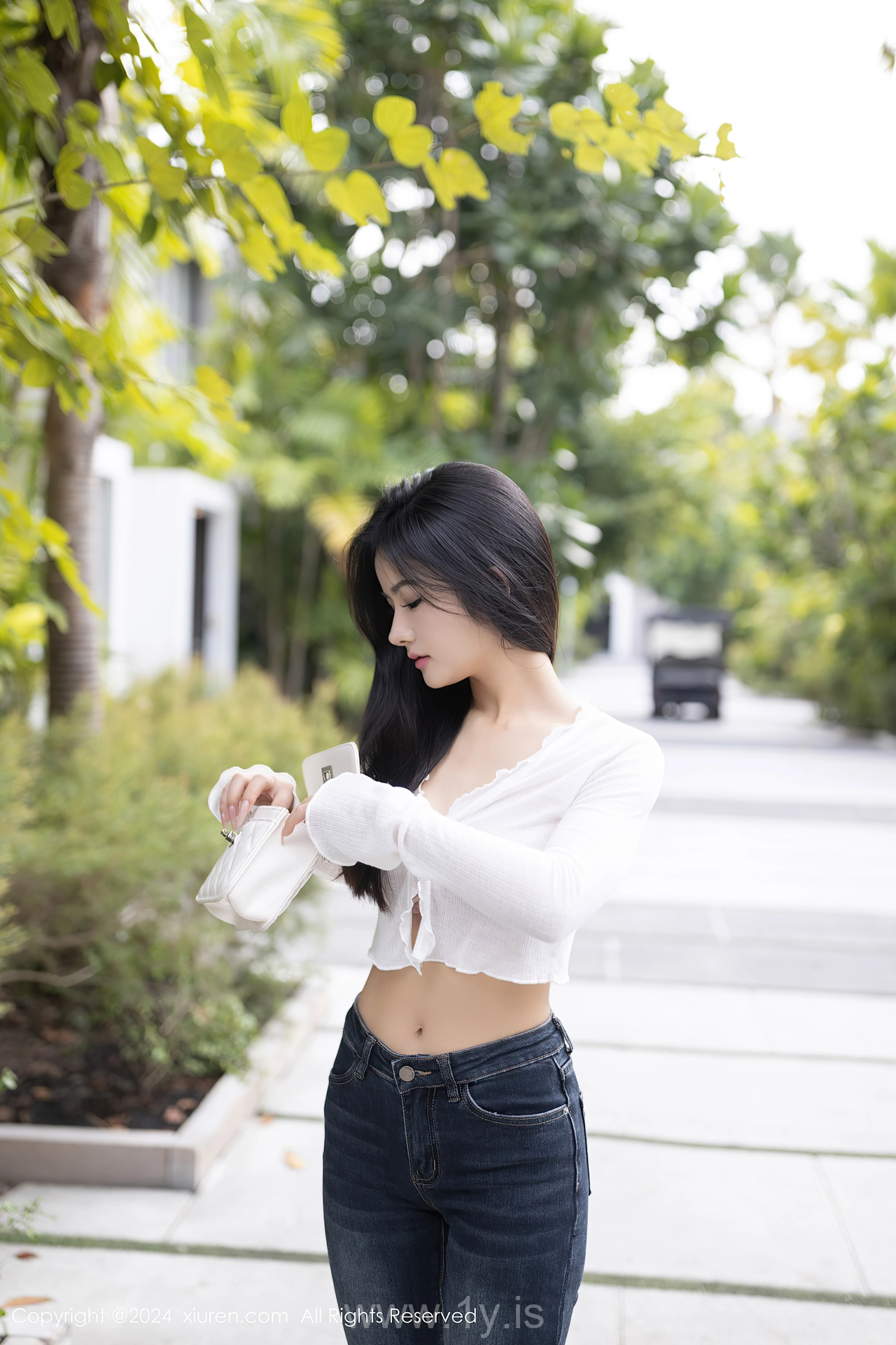 XIUREN(秀人网) No.8262 Sophisticated & Slim Asian Girl 小茶茶tea