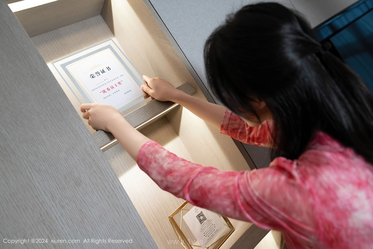 XIUREN(秀人网) No.8269 Graceful & Slender Chinese Beauty Queen 利世