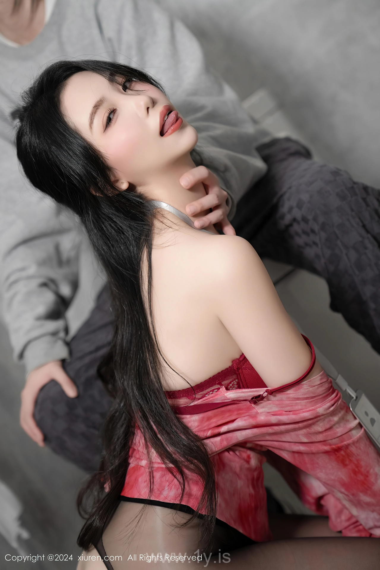 XIUREN(秀人网) No.8269 Graceful & Slender Chinese Beauty Queen 利世