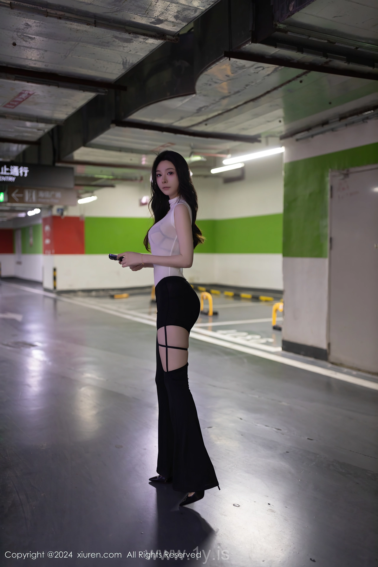 XIUREN(秀人网) No.8270 Enchanting Chinese Women 小逗逗