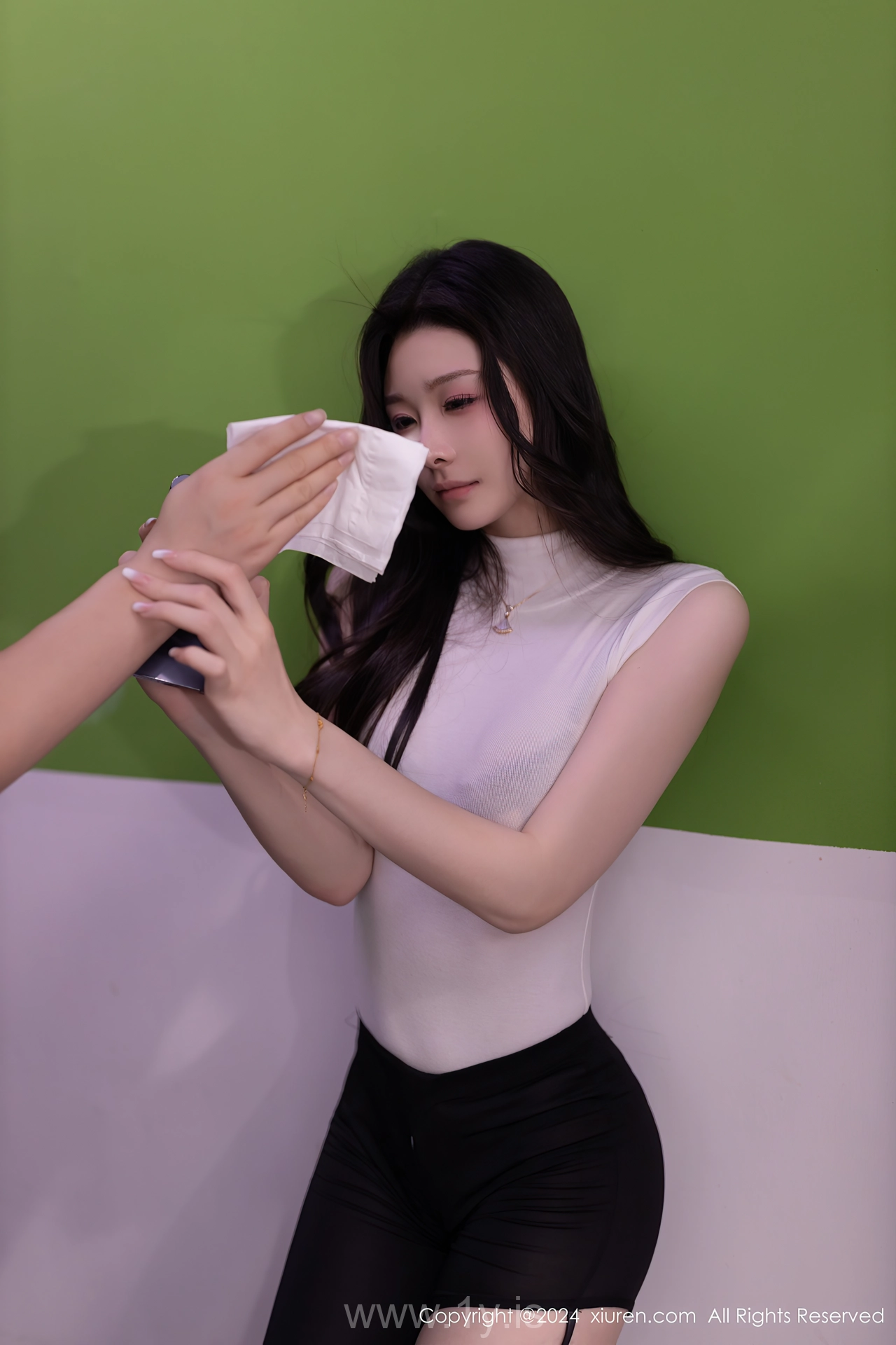 XIUREN(秀人网) No.8270 Enchanting Chinese Women 小逗逗