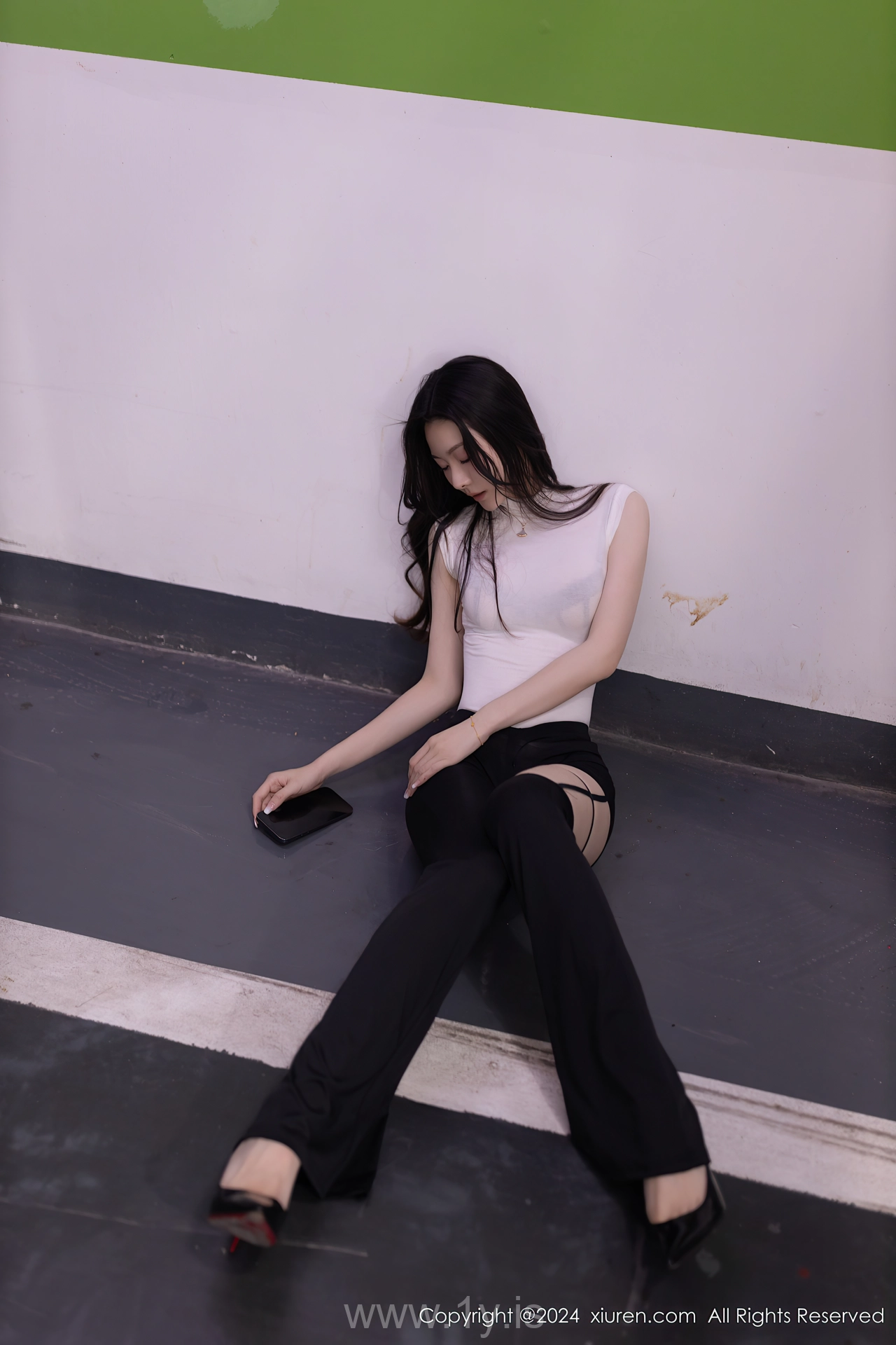 XIUREN(秀人网) No.8270 Enchanting Chinese Women 小逗逗