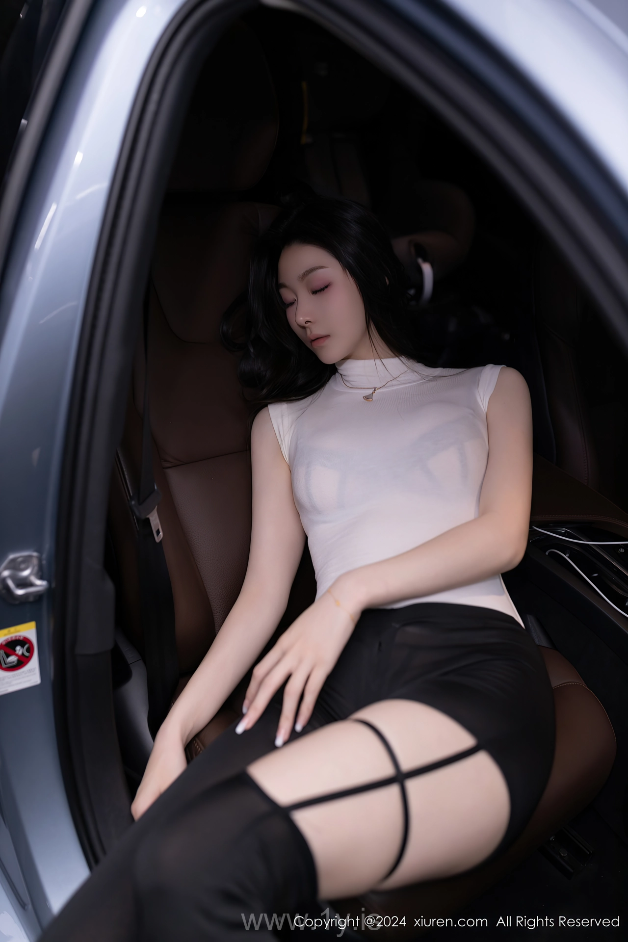 XIUREN(秀人网) No.8270 Enchanting Chinese Women 小逗逗