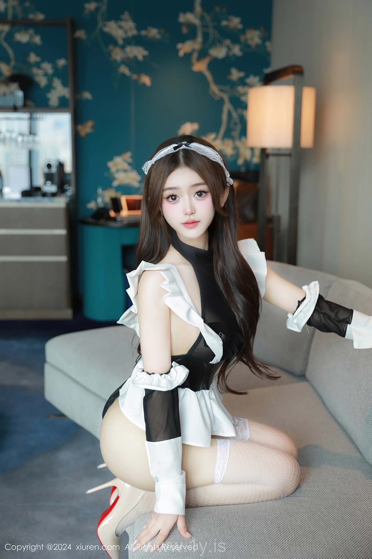 XIUREN(秀人网) No.8282 Beautiful & Stylish Asian Maiden 媃柔rourou