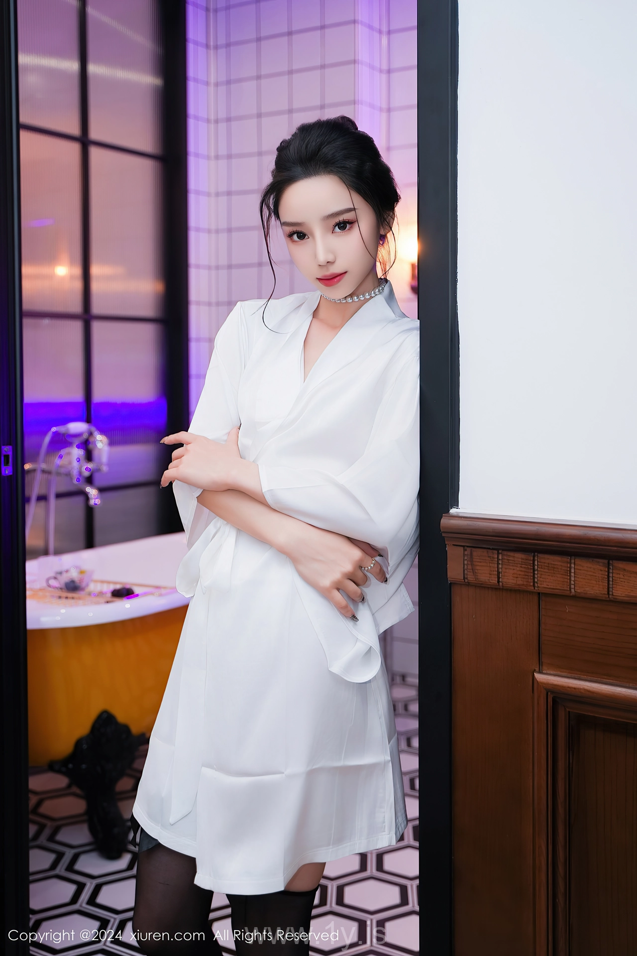 XIUREN(秀人网) No.8283 Good-looking & Angelic Chinese Fox 苏曼兮