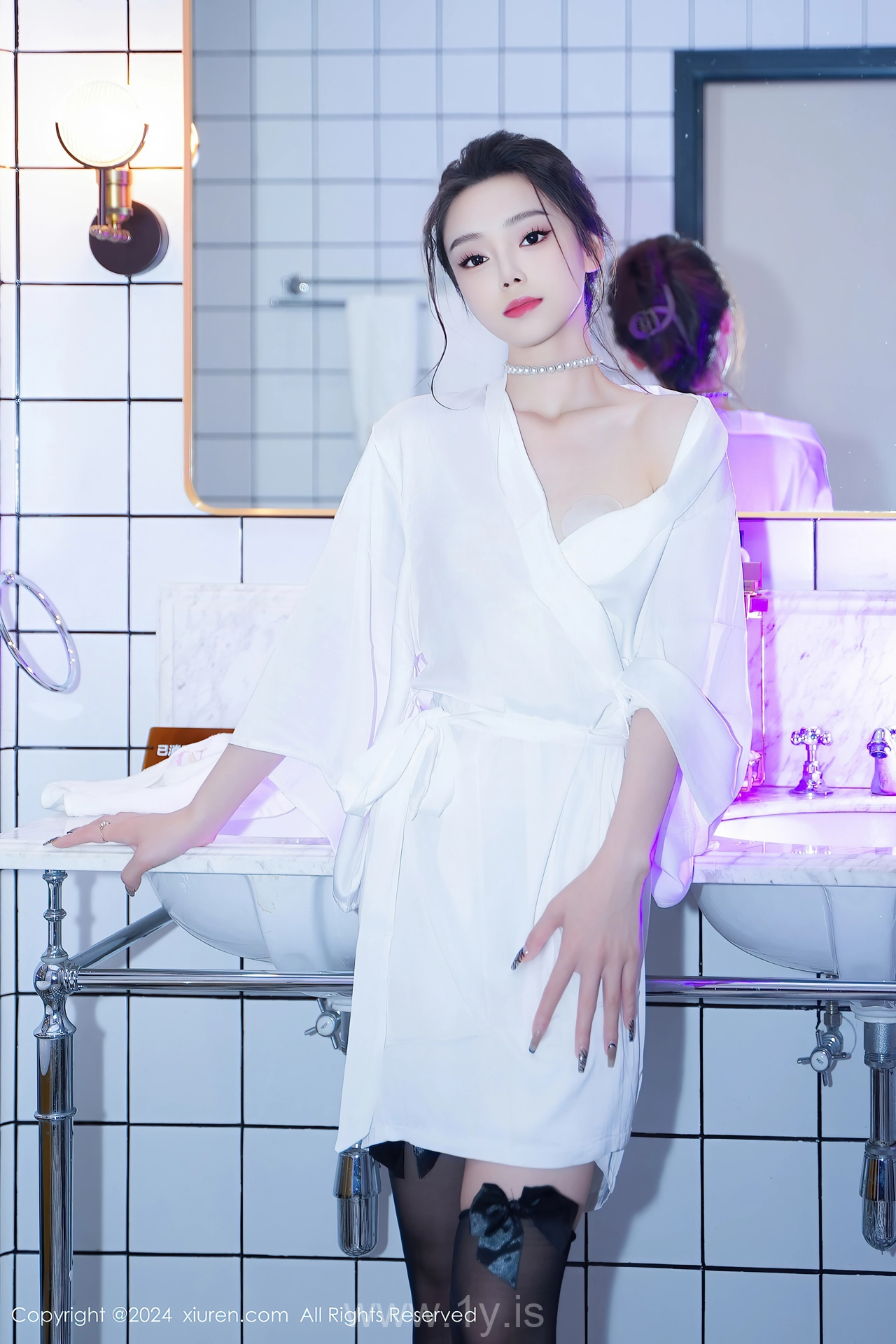 XIUREN(秀人网) No.8283 Good-looking & Angelic Chinese Fox 苏曼兮