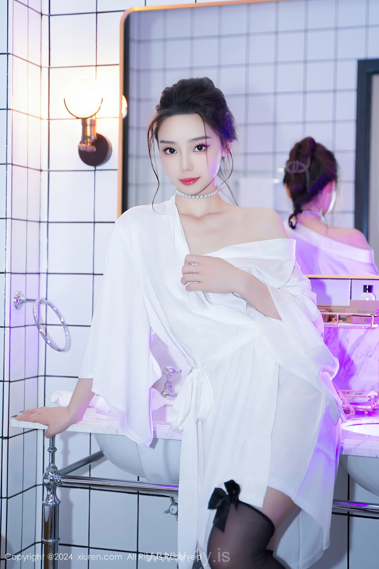 XIUREN(秀人网) No.8283 Good-looking & Angelic Chinese Fox 苏曼兮