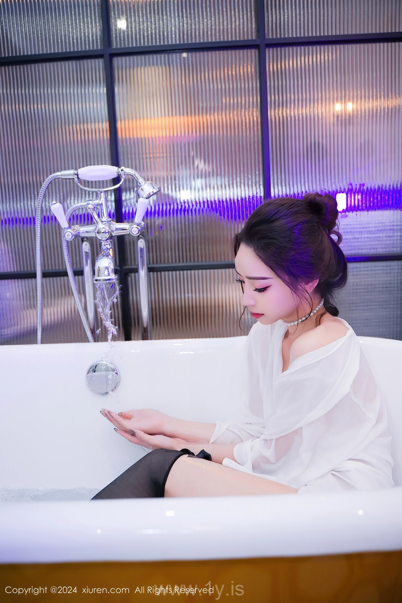 XIUREN(秀人网) No.8283 Good-looking & Angelic Chinese Fox 苏曼兮