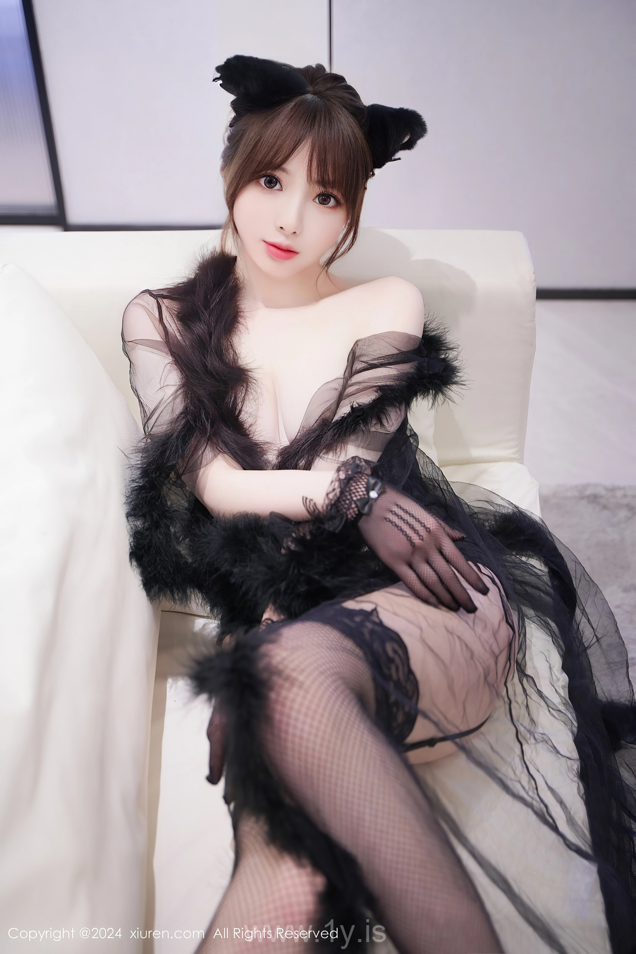 XIUREN(秀人网) No.8297 Attractive & Ravishing Asian Enigma 梦灵儿Mini