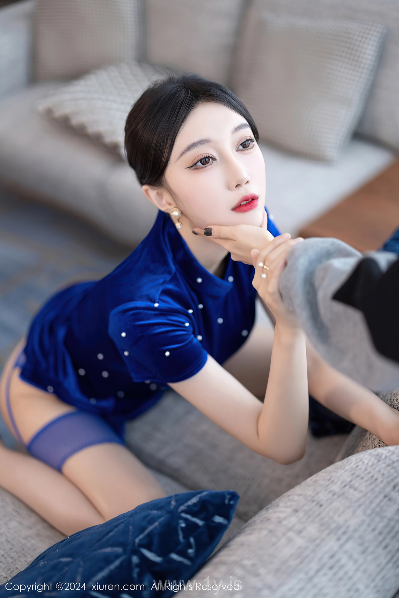 XIUREN(秀人网) No.8298 Good-looking & Breathtaking Chinese Cougar 玥儿玥