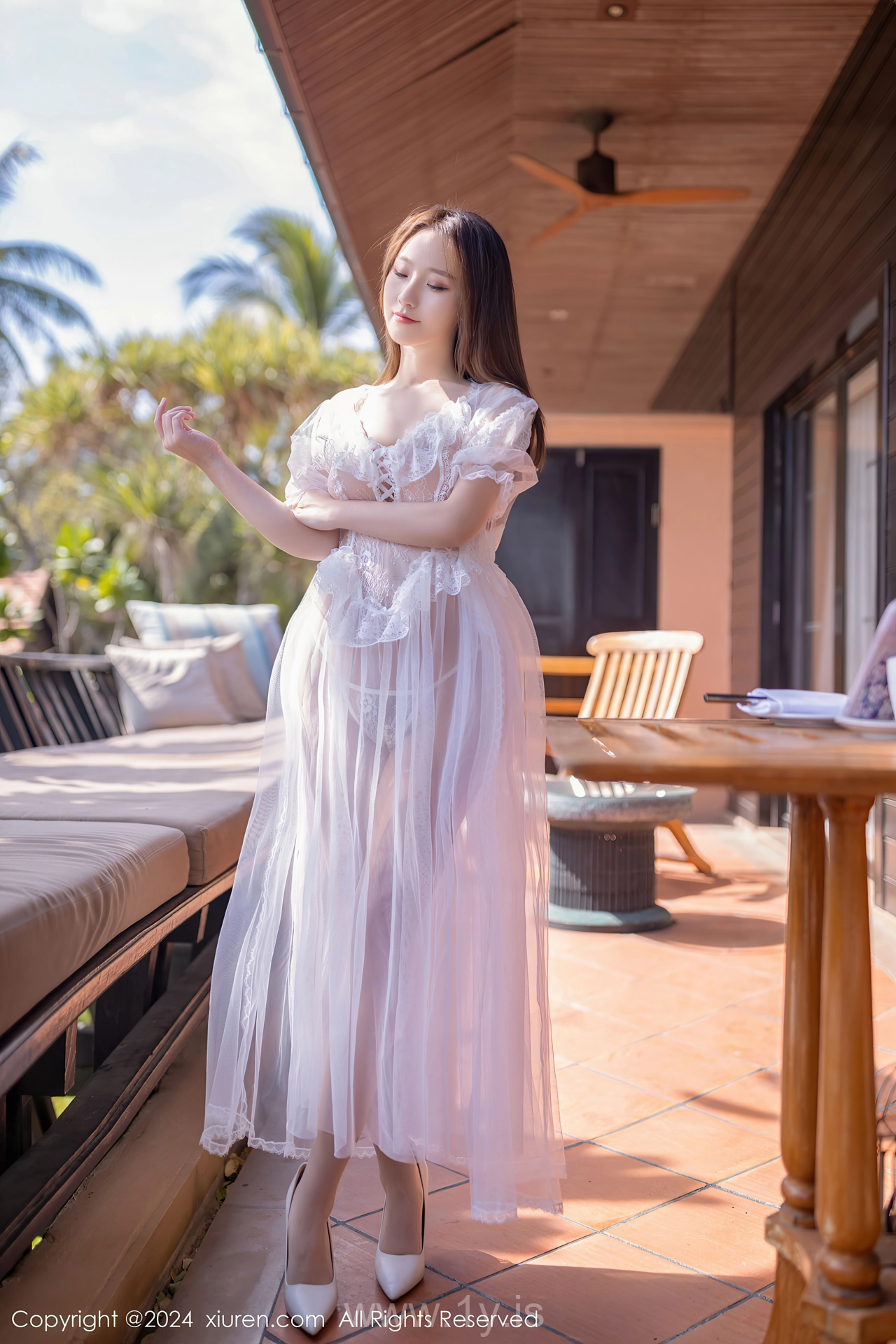 XIUREN(秀人网) No.8302 Gorgeous Chinese Cougar 杏子Yada