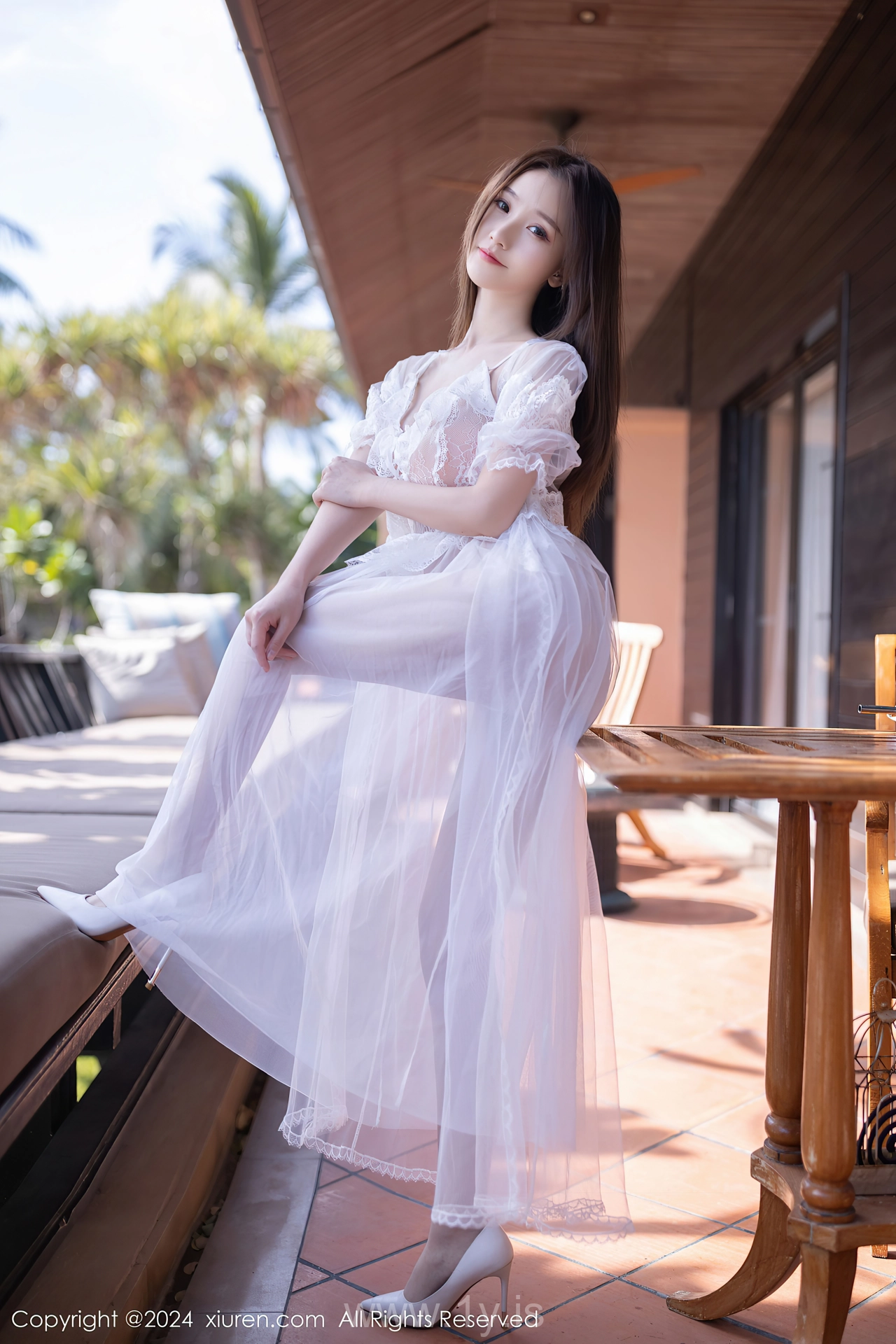 XIUREN(秀人网) No.8302 Gorgeous Chinese Cougar 杏子Yada