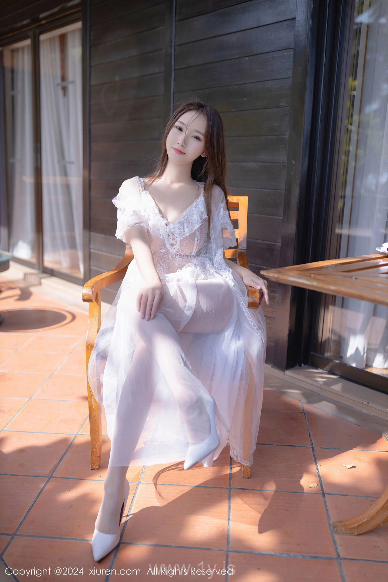 XIUREN(秀人网) No.8302 Gorgeous Chinese Cougar 杏子Yada