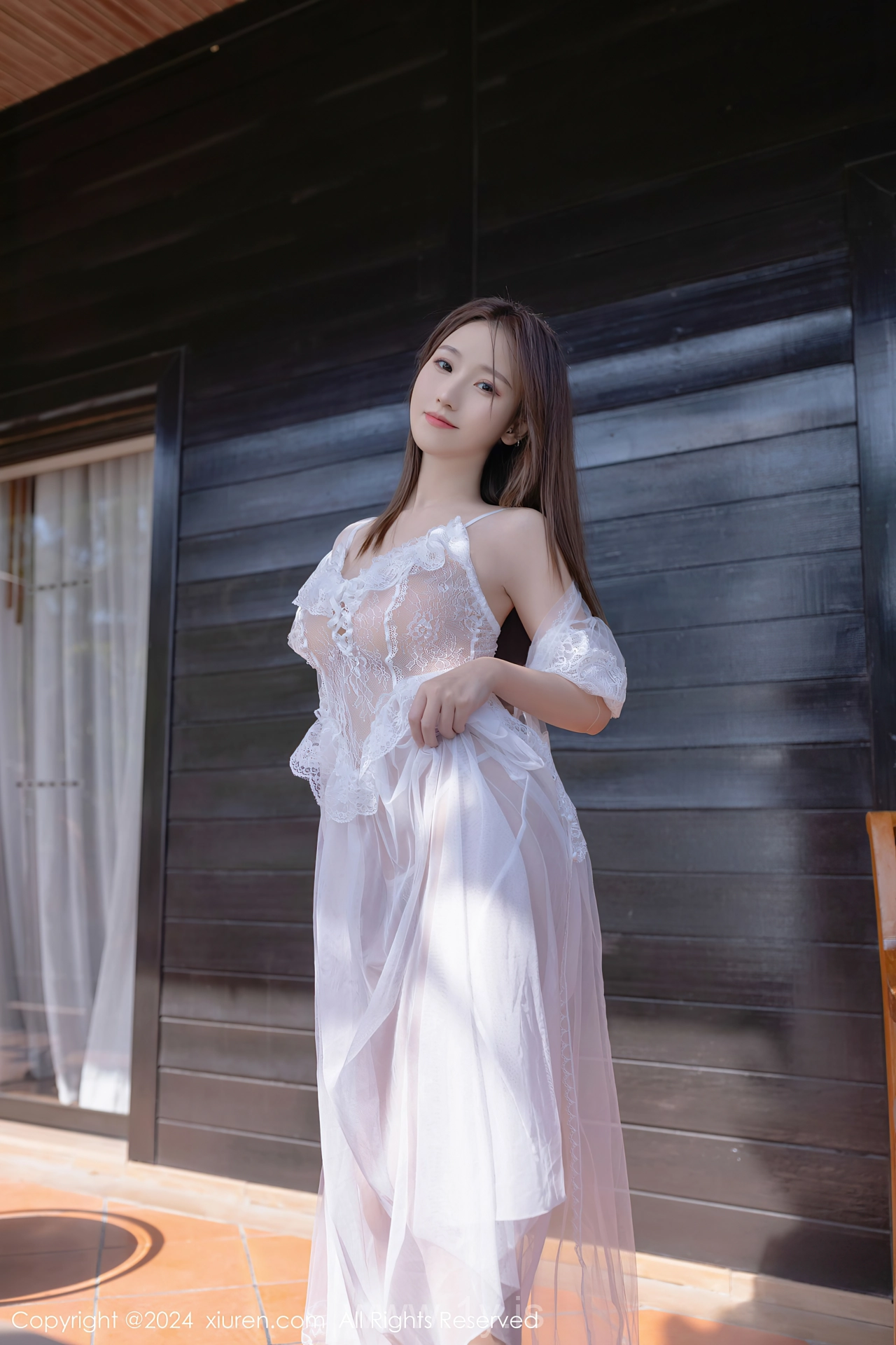 XIUREN(秀人网) No.8302 Gorgeous Chinese Cougar 杏子Yada