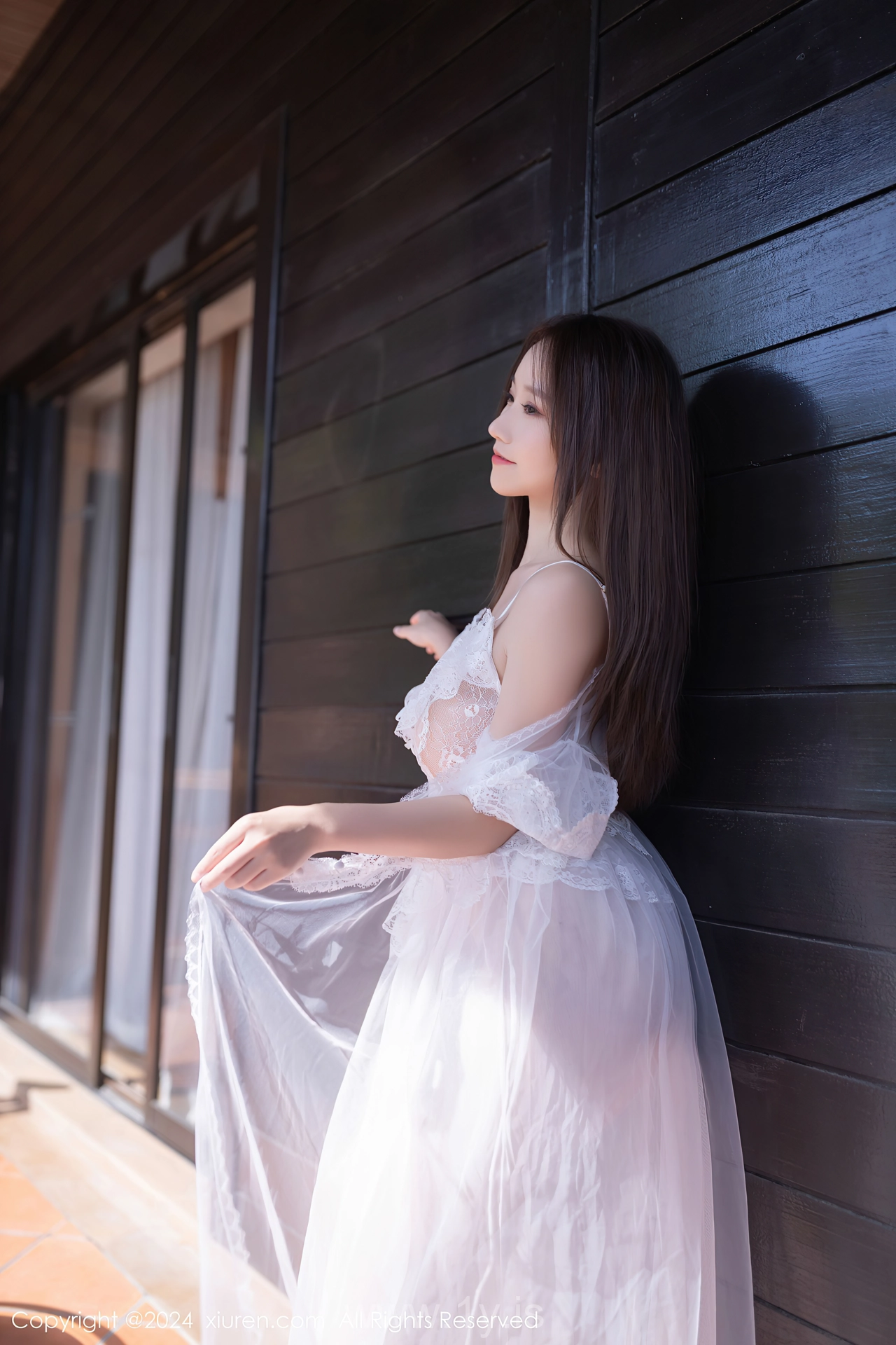 XIUREN(秀人网) No.8302 Gorgeous Chinese Cougar 杏子Yada