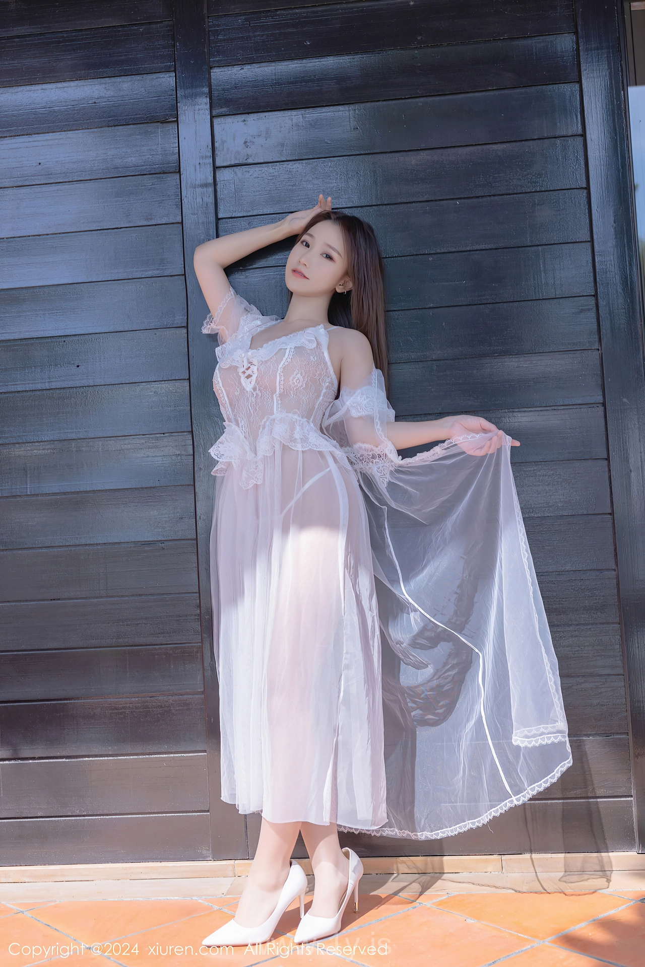 XIUREN(秀人网) No.8302 Gorgeous Chinese Cougar 杏子Yada