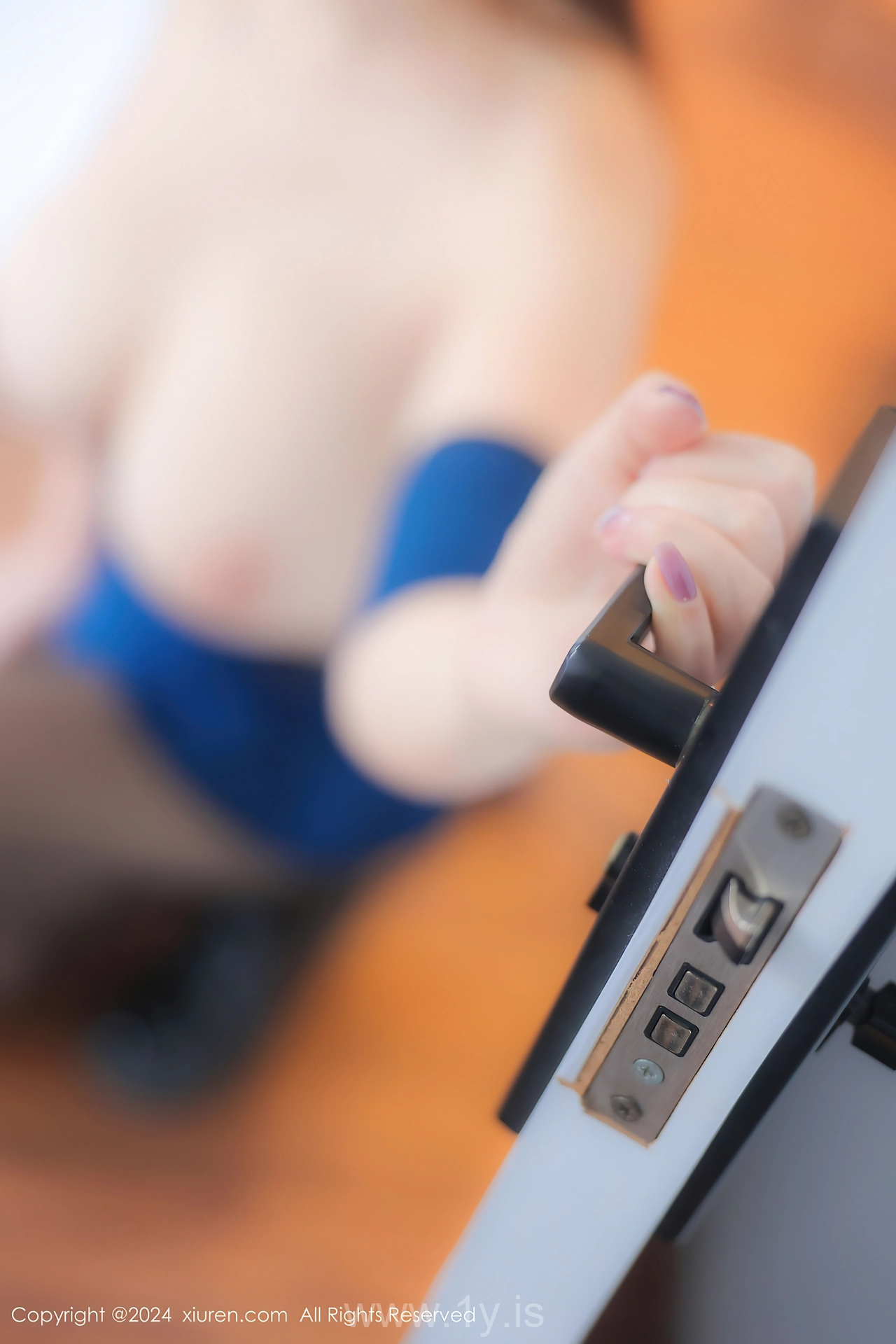 XIUREN(秀人网) No.8304 Extraordinary Asian Cougar 陈柒柒