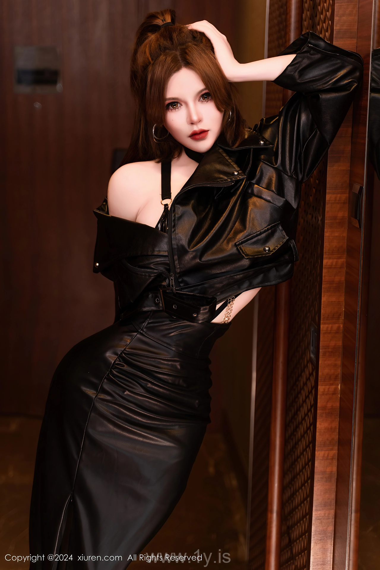 XIUREN(秀人网) No.8305 Intriguing & Stylish Asian Siren 伊丽莎有点白