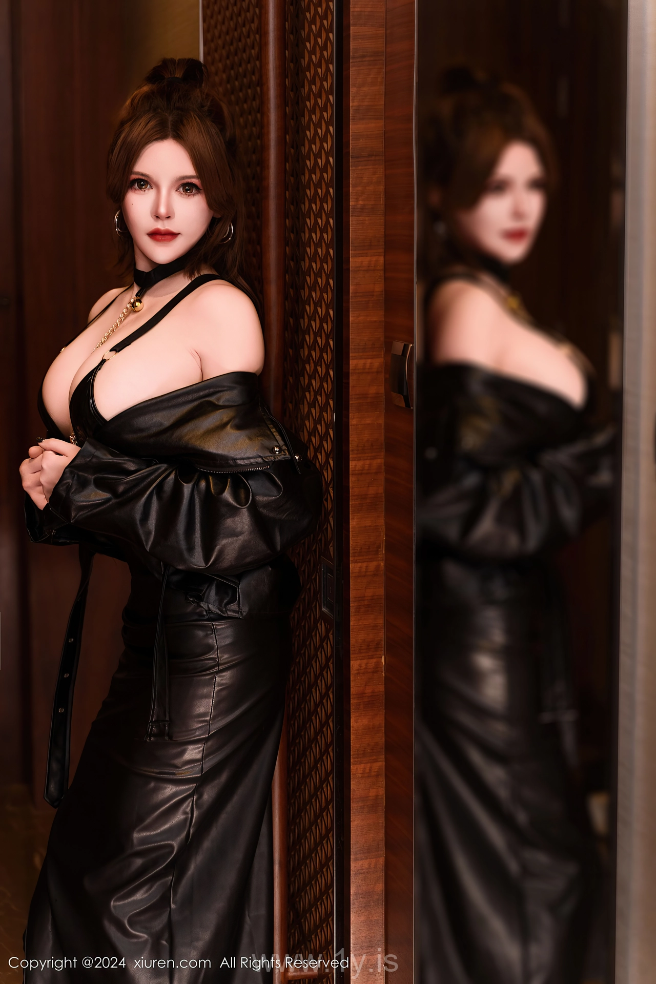 XIUREN(秀人网) No.8305 Intriguing & Stylish Asian Siren 伊丽莎有点白