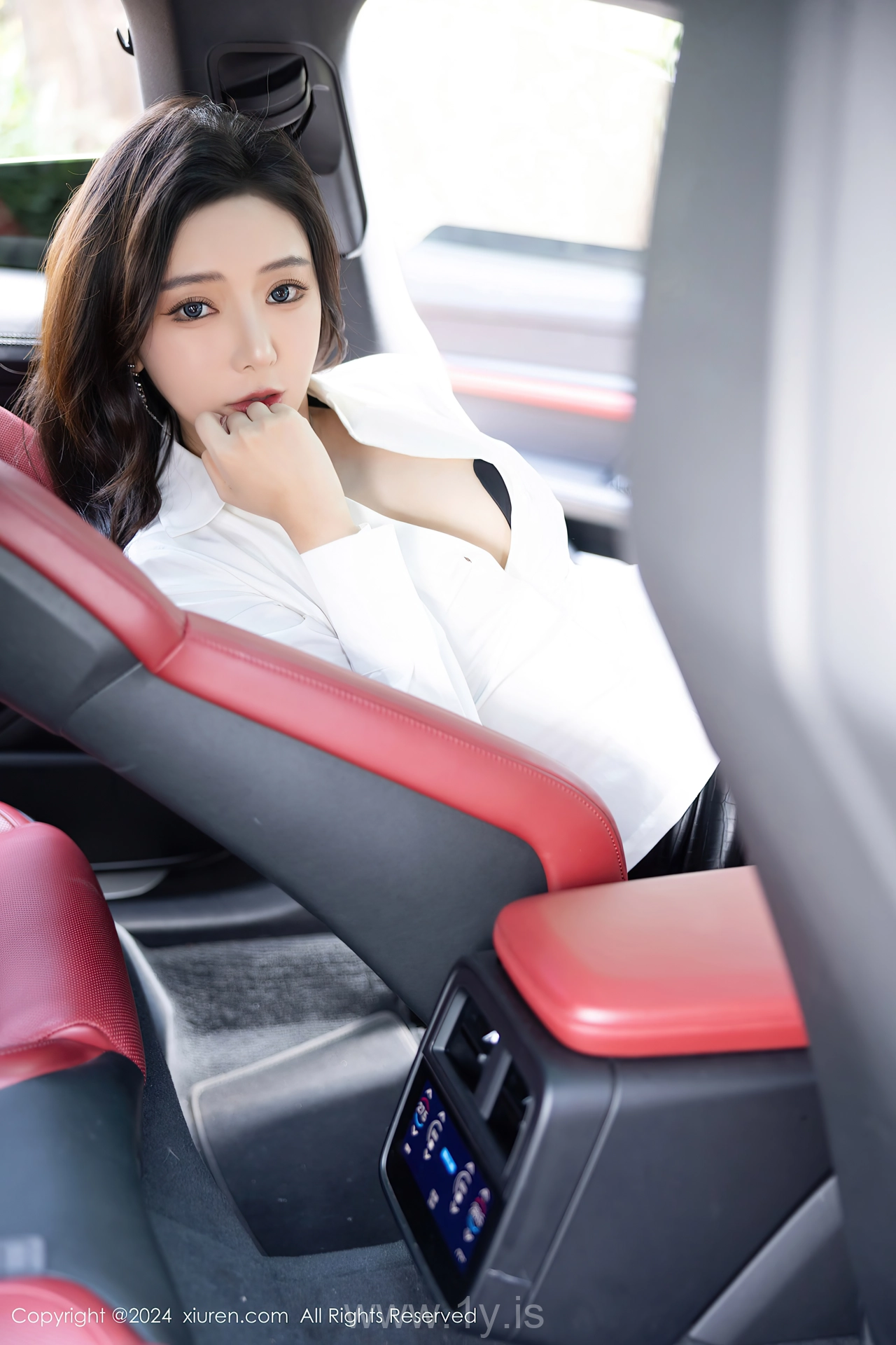 XIUREN(秀人网) No.8314 Beautiful & Slender Chinese Hottie 王馨瑶yanni