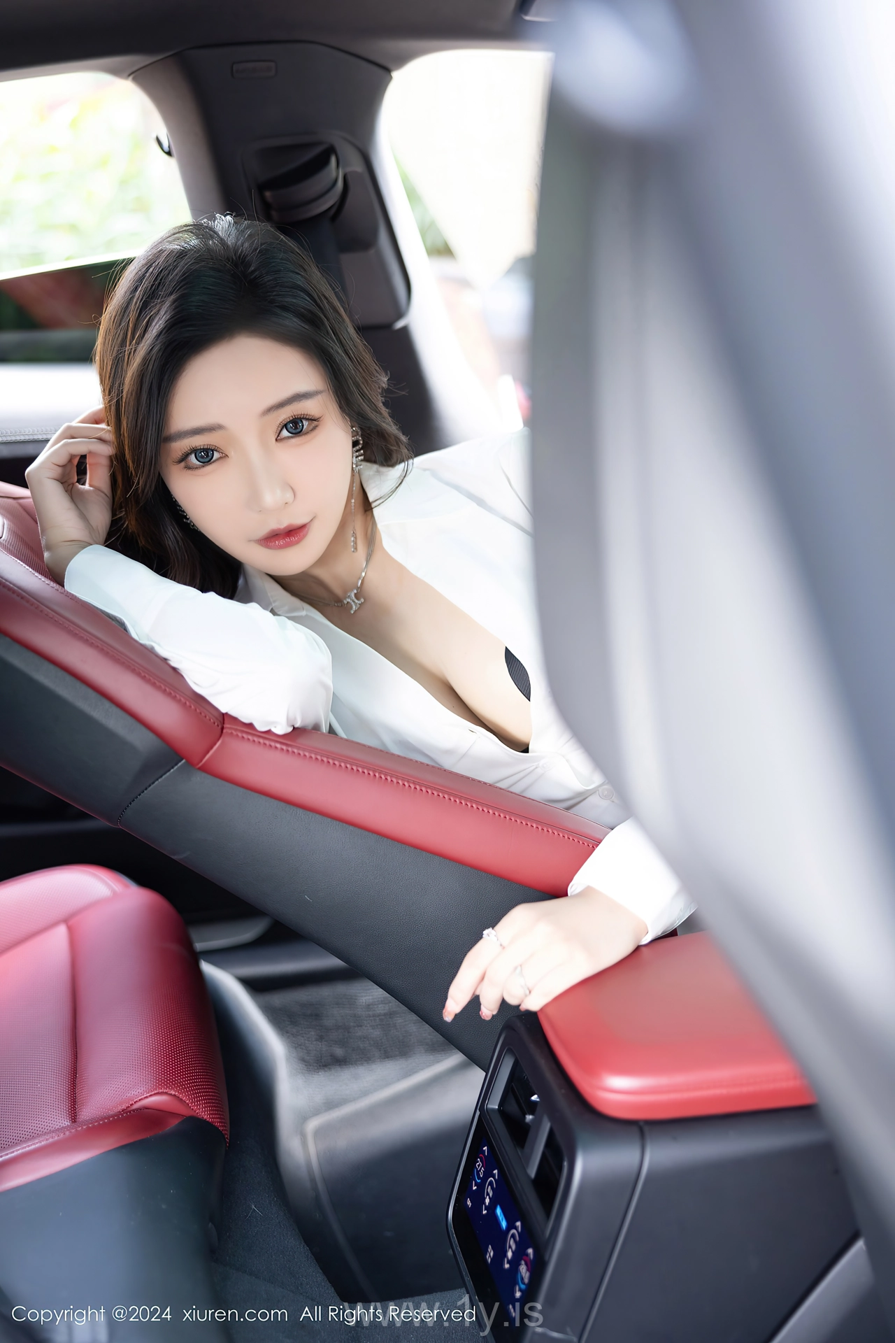 XIUREN(秀人网) No.8314 Beautiful & Slender Chinese Hottie 王馨瑶yanni