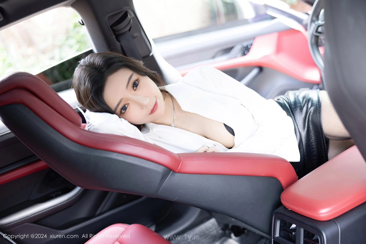 XIUREN(秀人网) No.8314 Beautiful & Slender Chinese Hottie 王馨瑶yanni