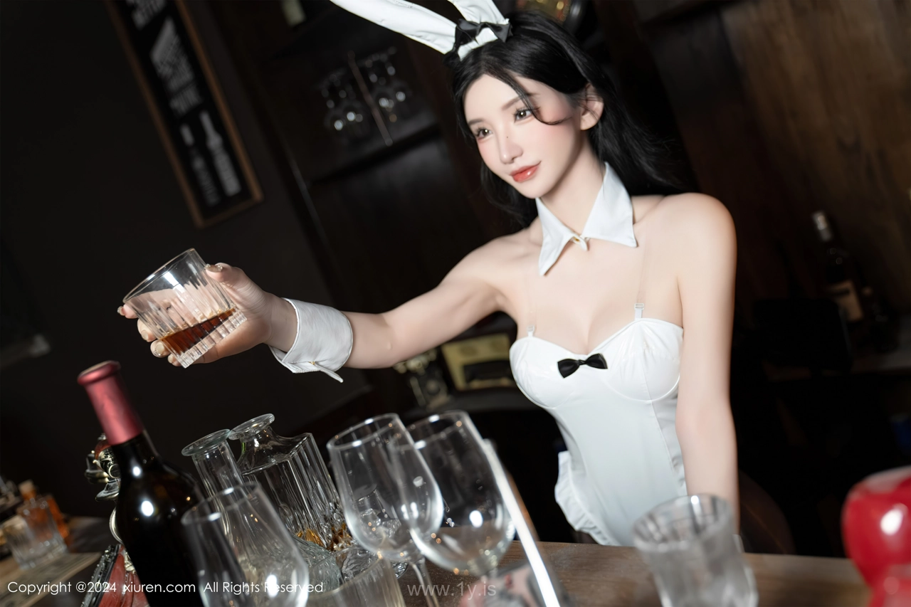 XIUREN(秀人网) No.8318 Dazzling Chinese Beauty Queen 周于希Sally