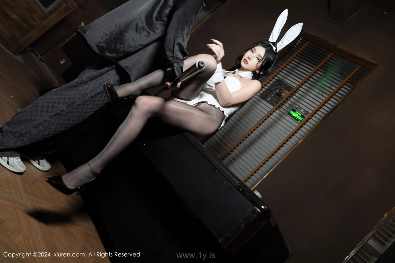 XIUREN(秀人网) No.8318 Dazzling Chinese Beauty Queen 周于希Sally