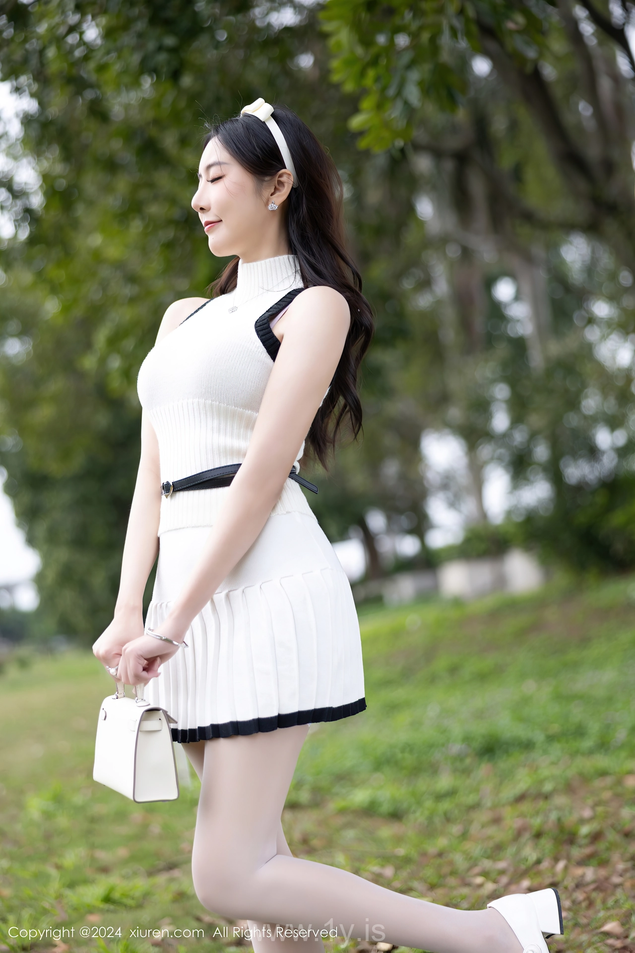 XIUREN(秀人网) No.8334 Flawless & Decent Asian Sweetie 王馨瑶yanni