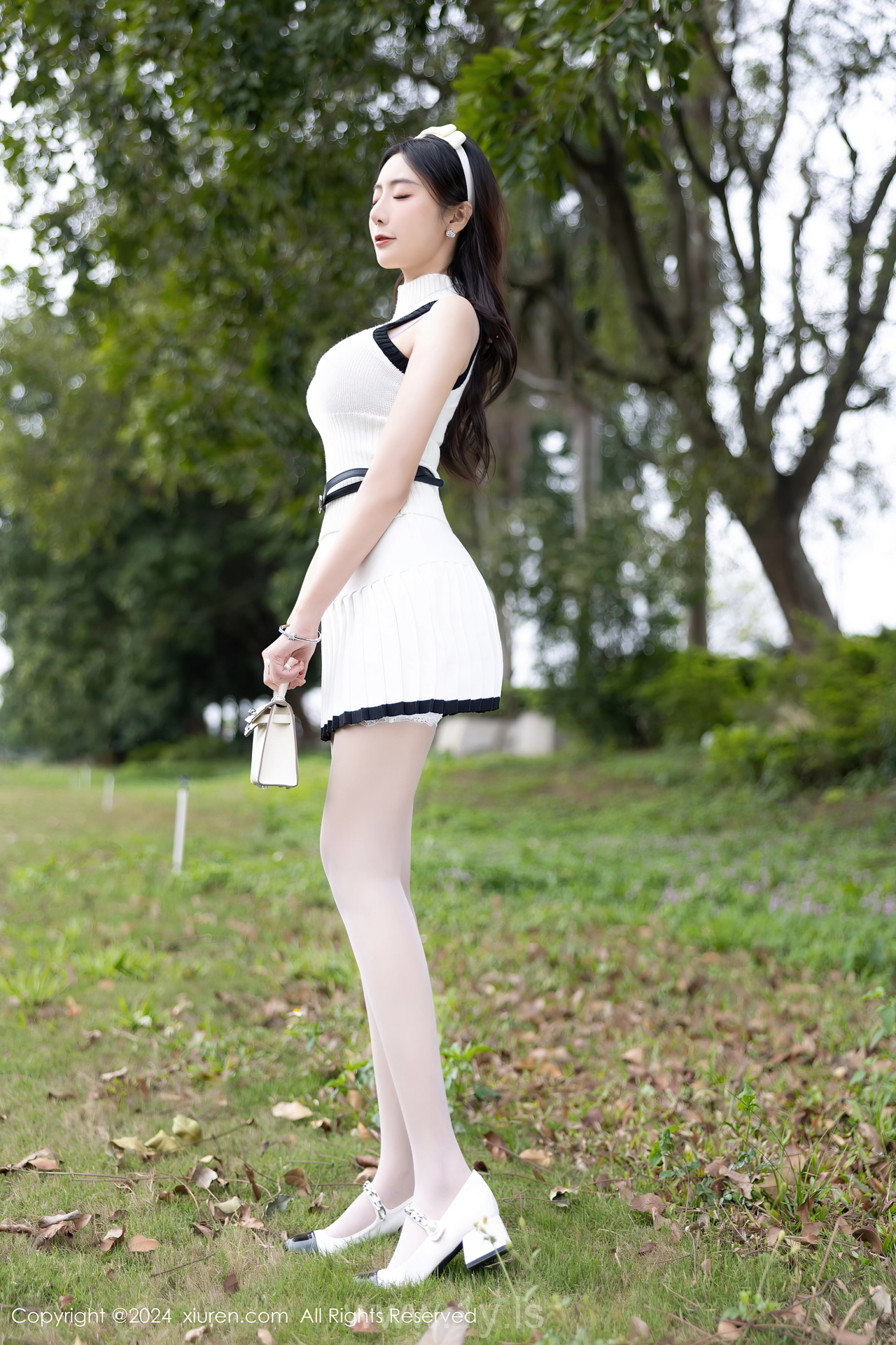 XIUREN(秀人网) No.8334 Flawless & Decent Asian Sweetie 王馨瑶yanni