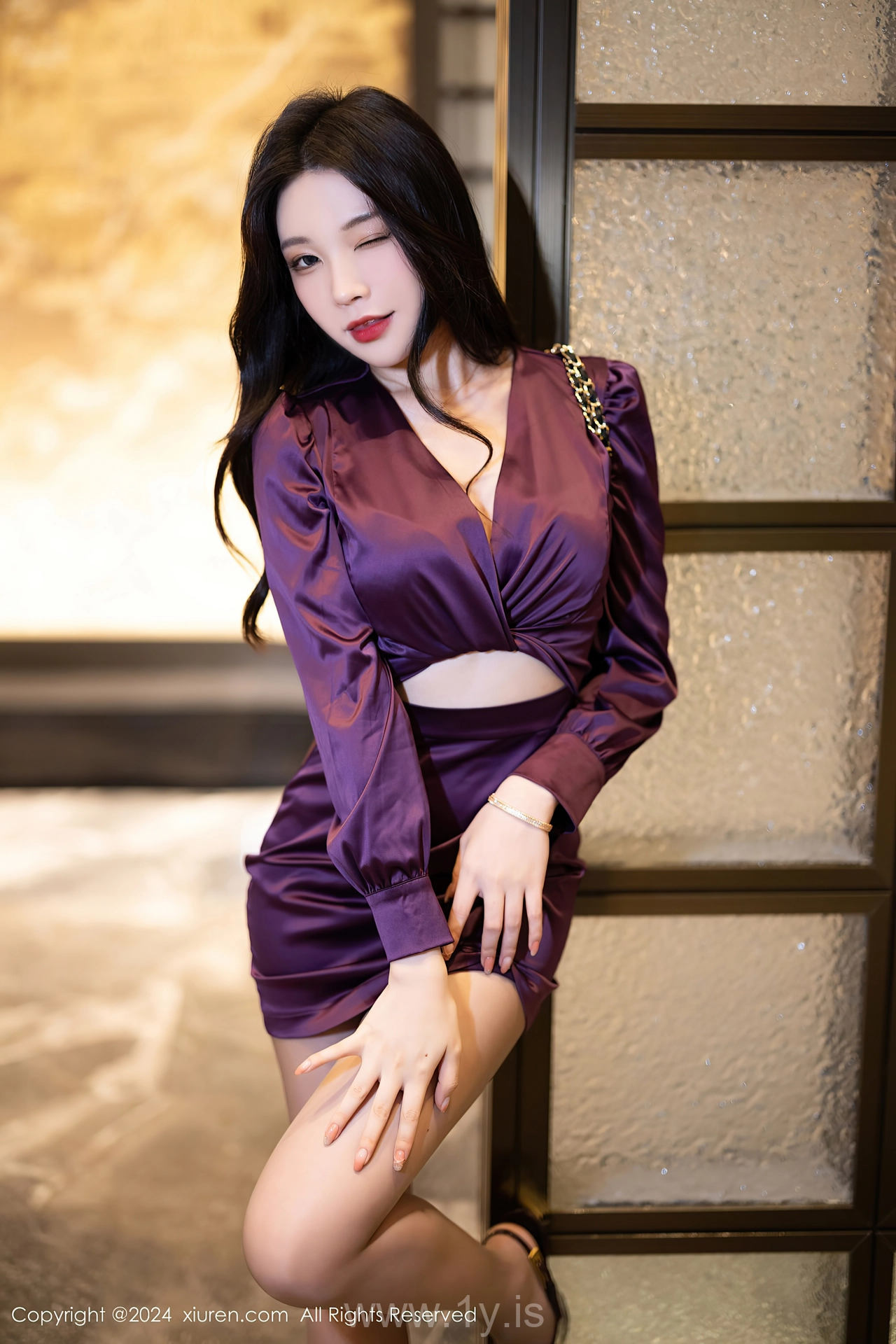 XIUREN(秀人网) No.8342 Stunning Chinese Belle 徐莉芝Booty