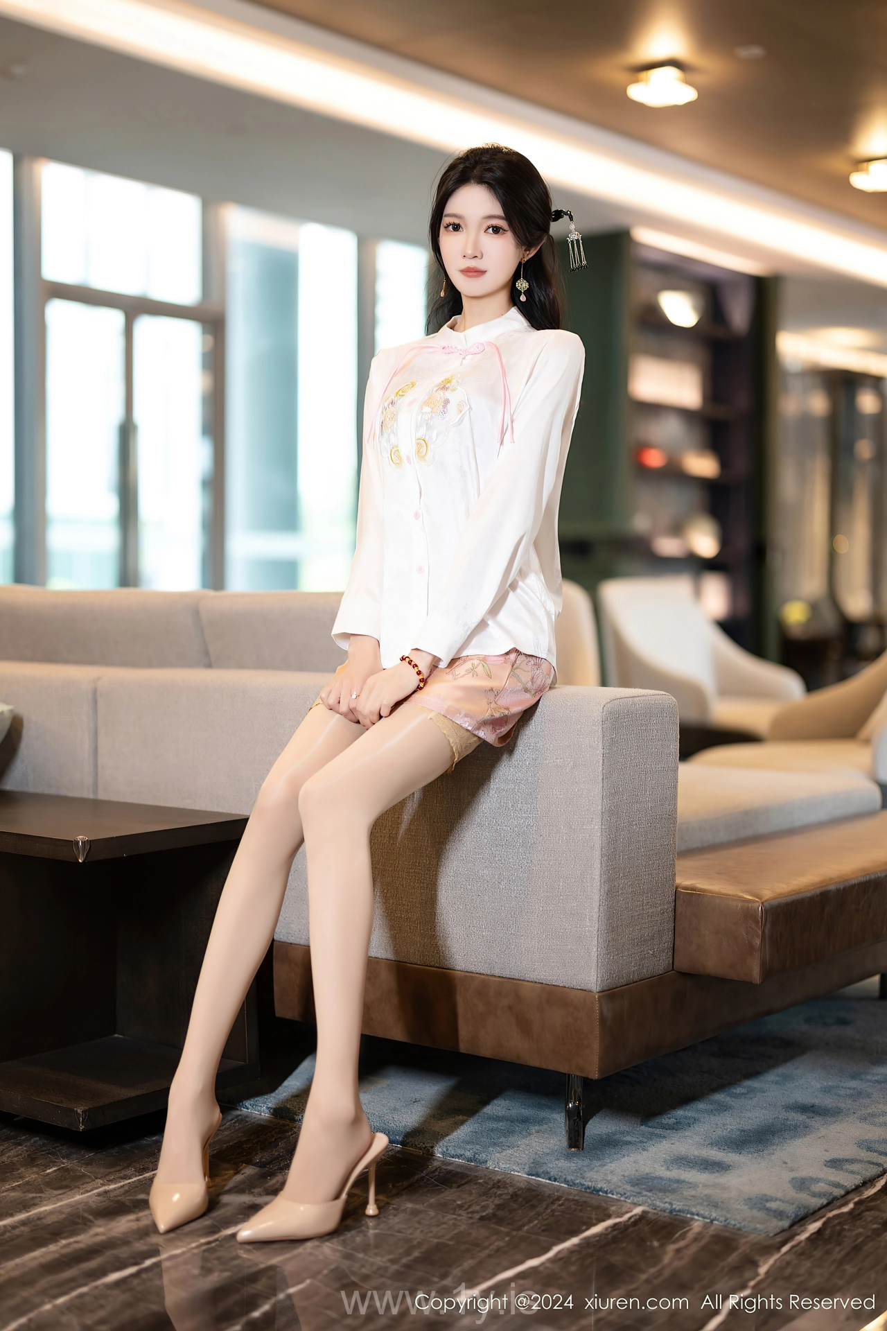 XIUREN(秀人网) No.8347 Voluptuous & Quiet Chinese Beauty 程程程-