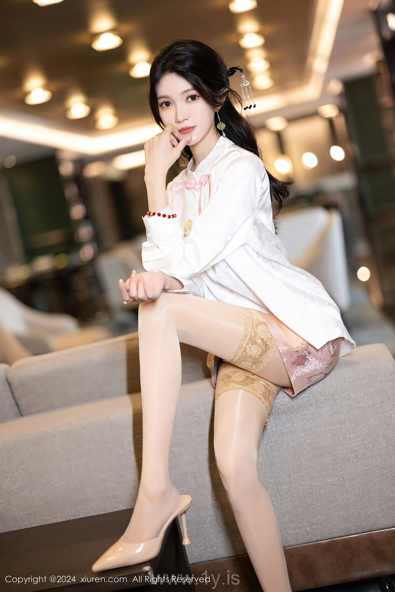 XIUREN(秀人网) No.8347 Voluptuous & Quiet Chinese Beauty 程程程-