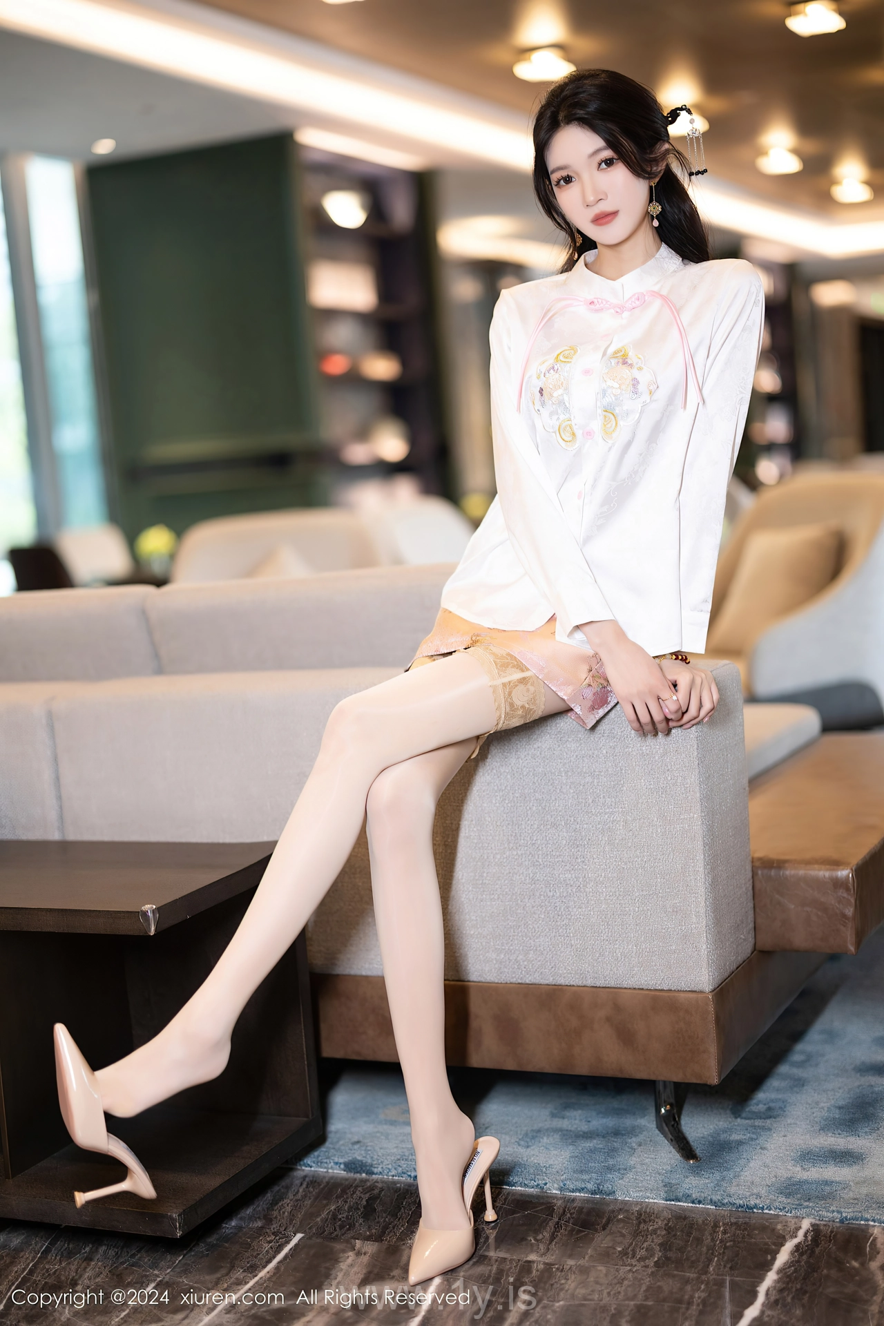 XIUREN(秀人网) No.8347 Voluptuous & Quiet Chinese Beauty 程程程-