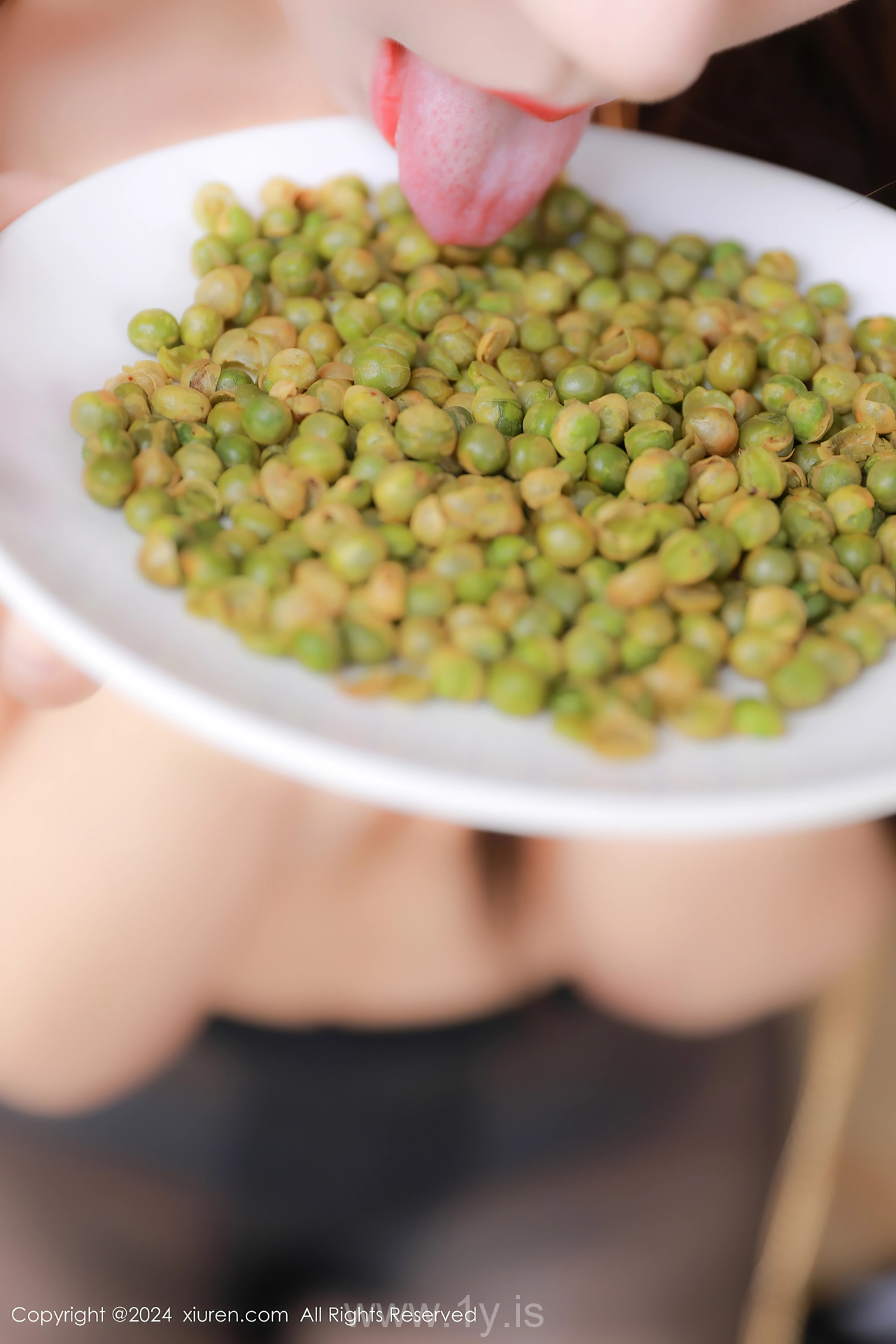 XIUREN(秀人网) No.8351 Charming Asian Vixen 桃妖夭