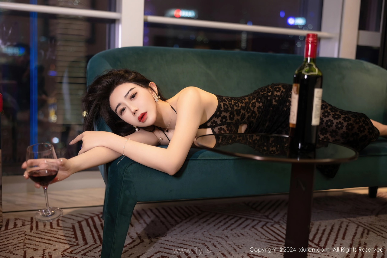 XIUREN(秀人网) No.8355 Enchanting Chinese Seductress 李若汐