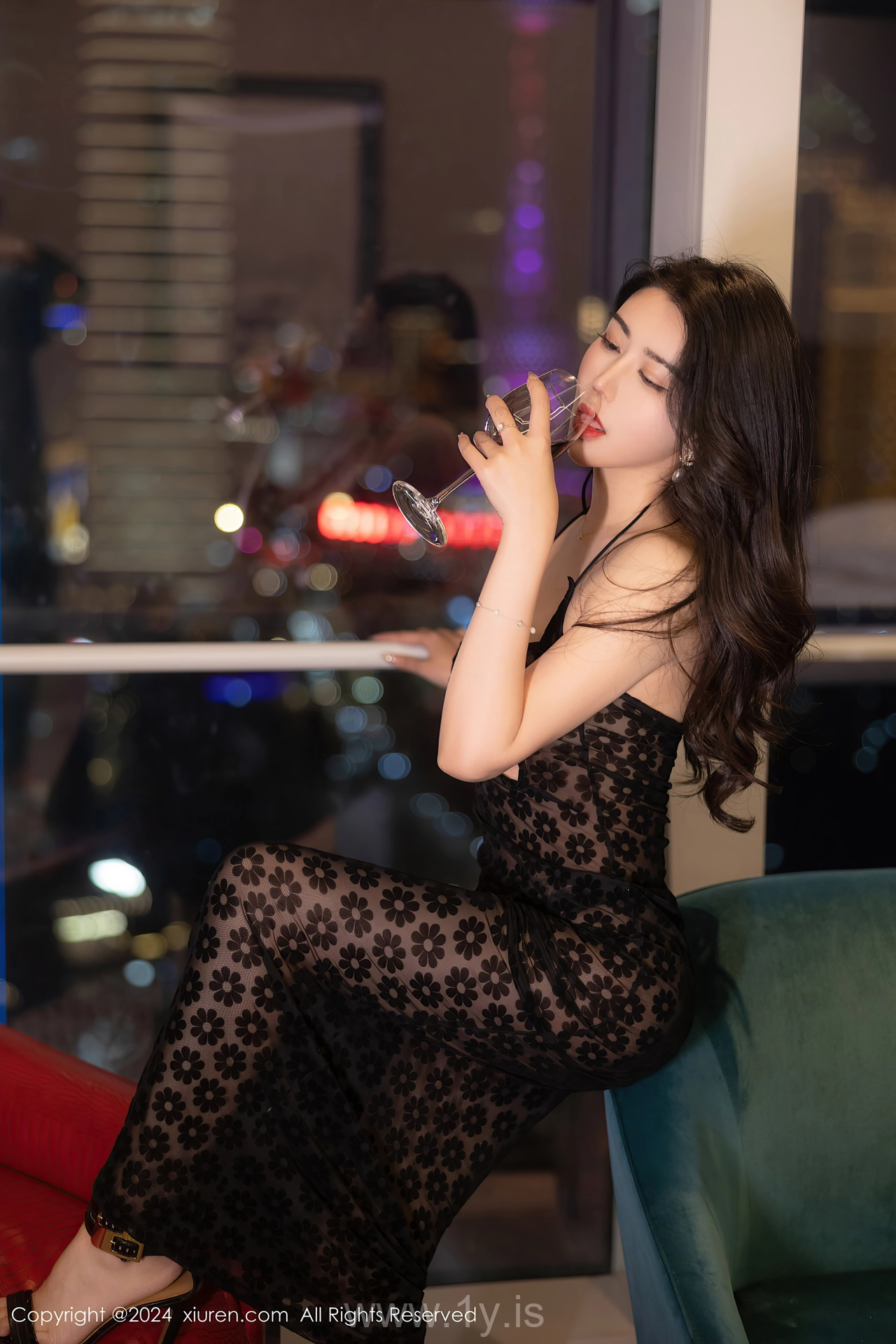 XIUREN(秀人网) No.8355 Enchanting Chinese Seductress 李若汐