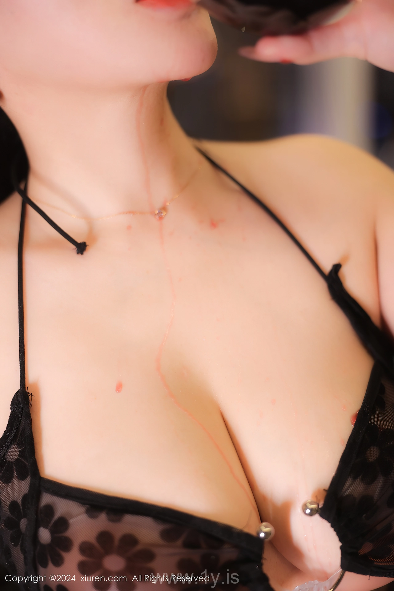 XIUREN(秀人网) No.8355 Enchanting Chinese Seductress 李若汐