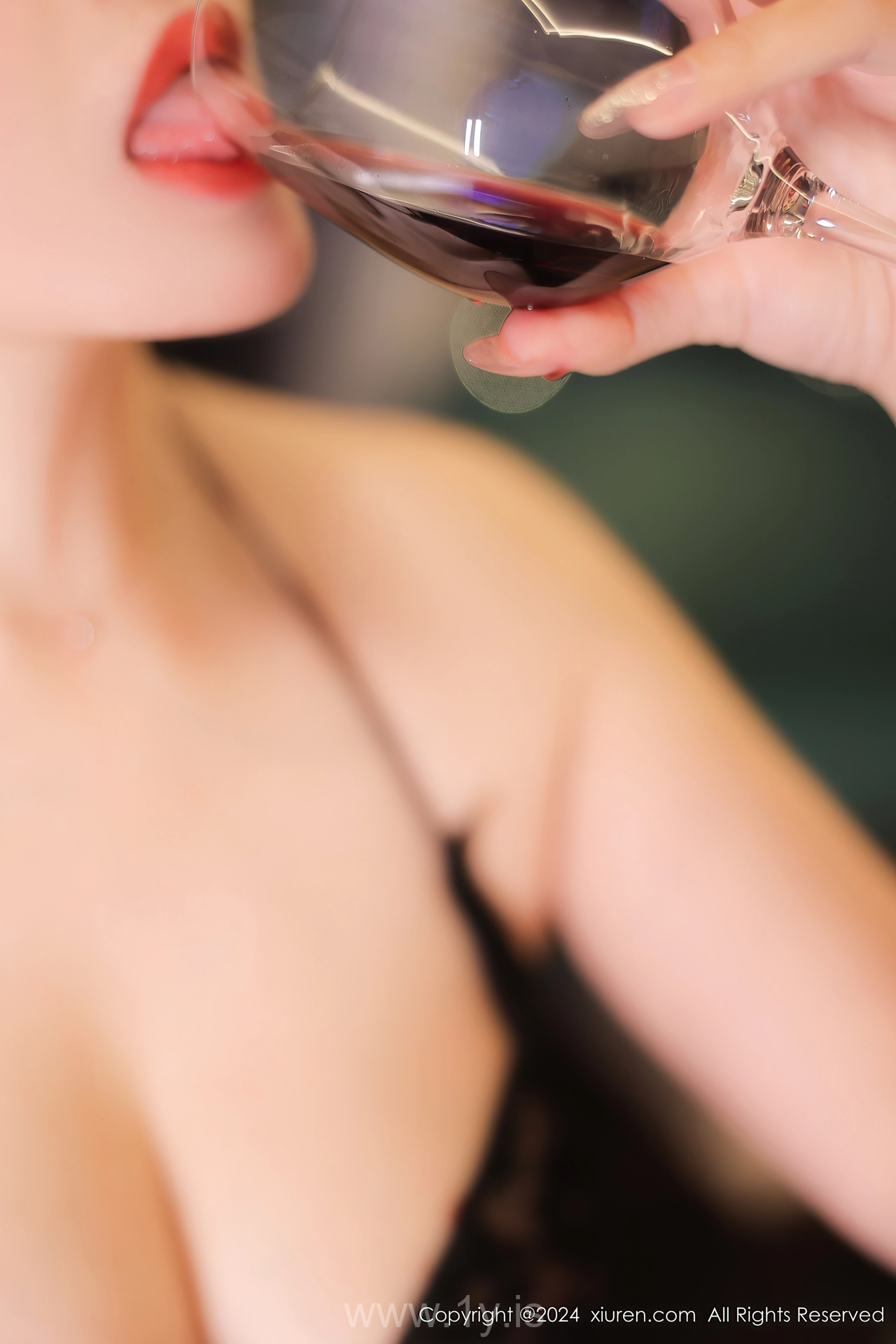 XIUREN(秀人网) No.8355 Enchanting Chinese Seductress 李若汐